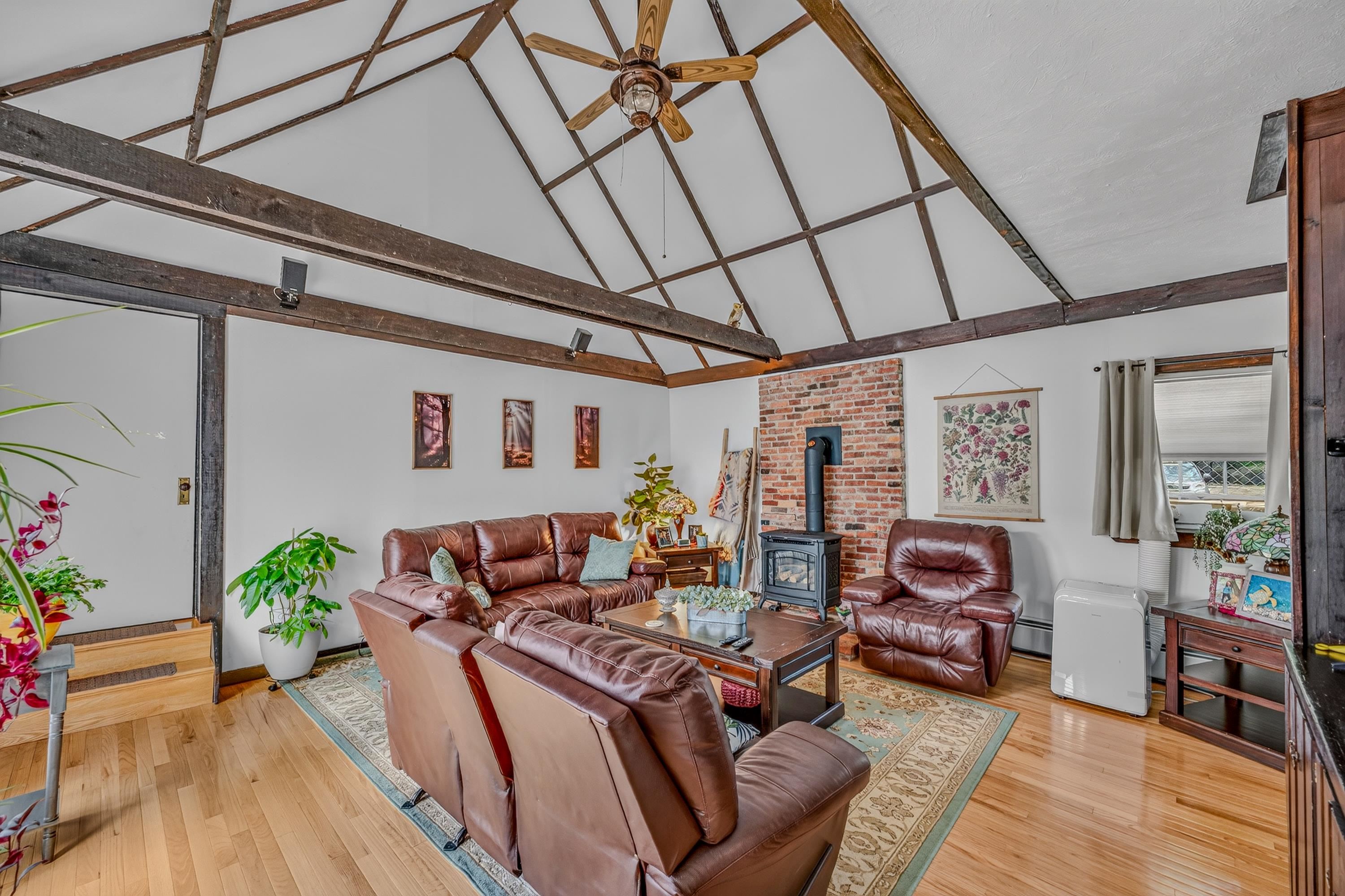 2 Thurlow St, Plymouth, NH 03264