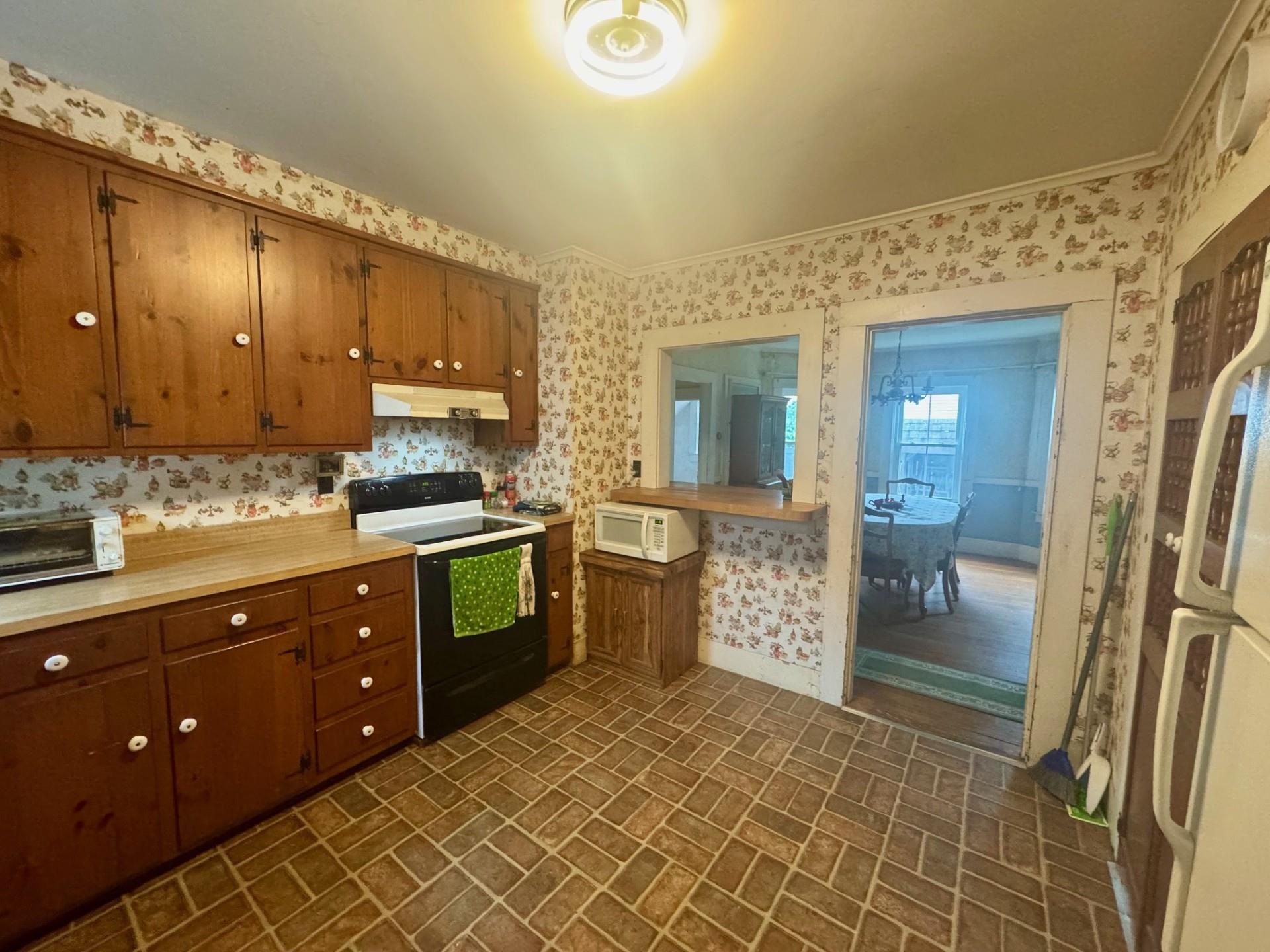18 Blossom St, Keene, NH 03431