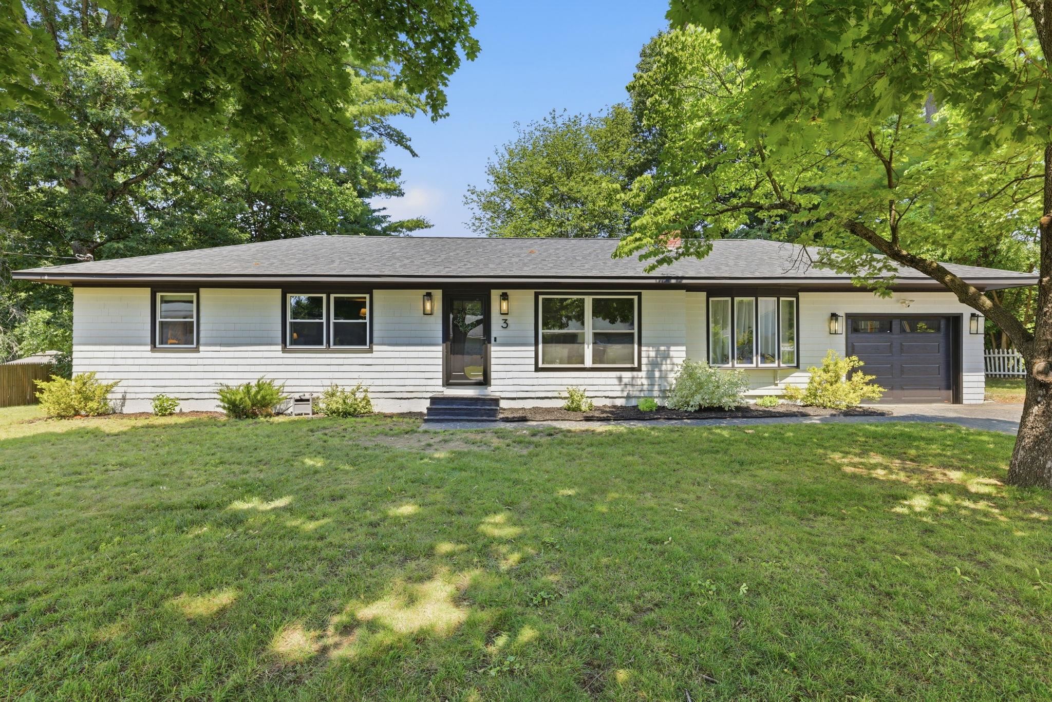 3 Sycamore St, Hudson, NH 03051