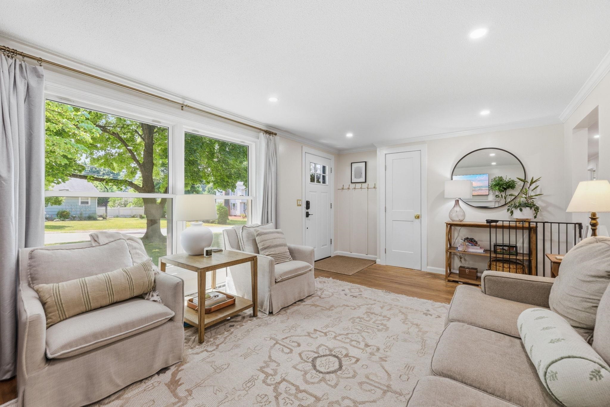 3 Sycamore St, Hudson, NH 03051