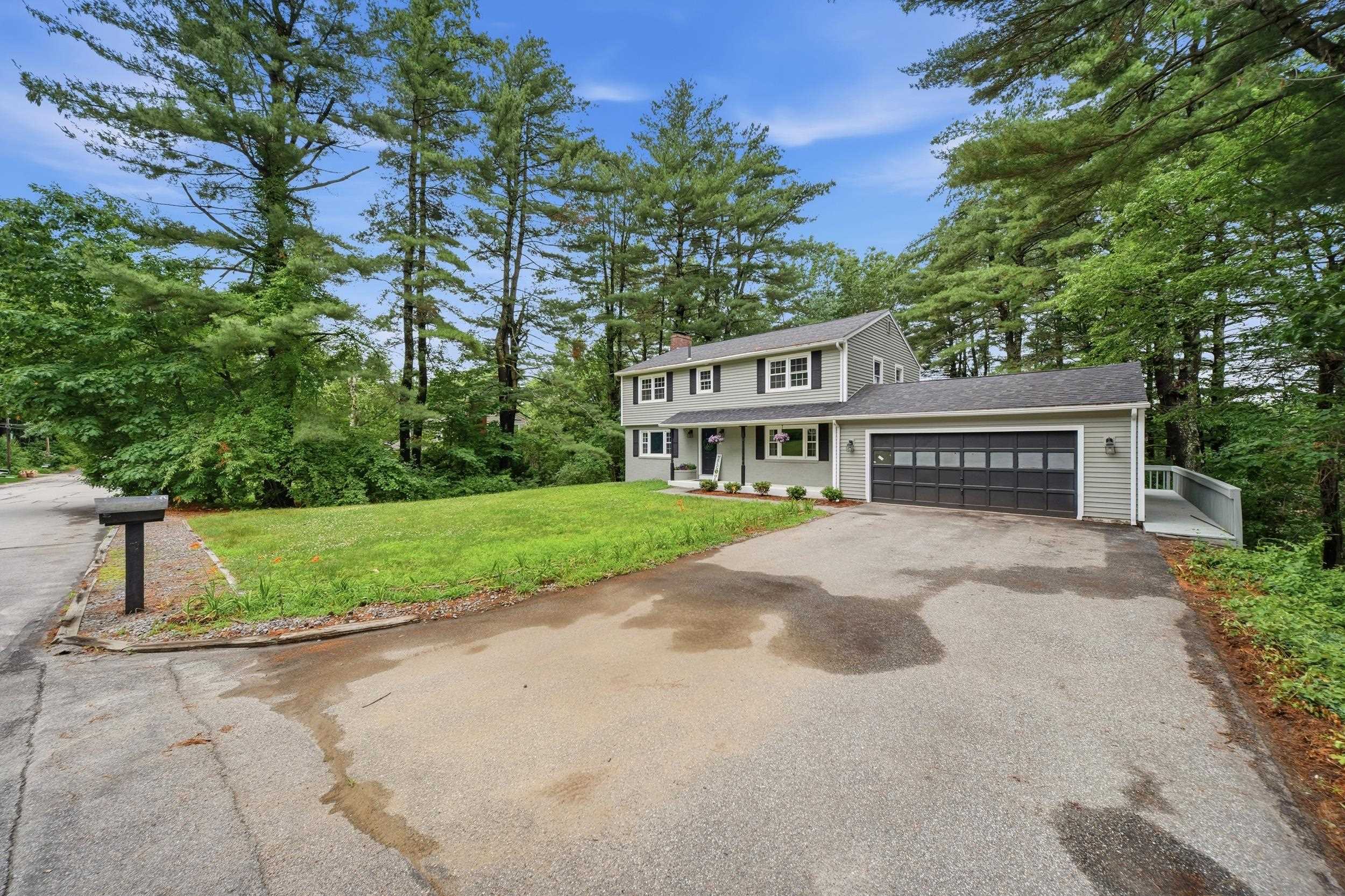 29 Dickens St, Nashua, NH 03062