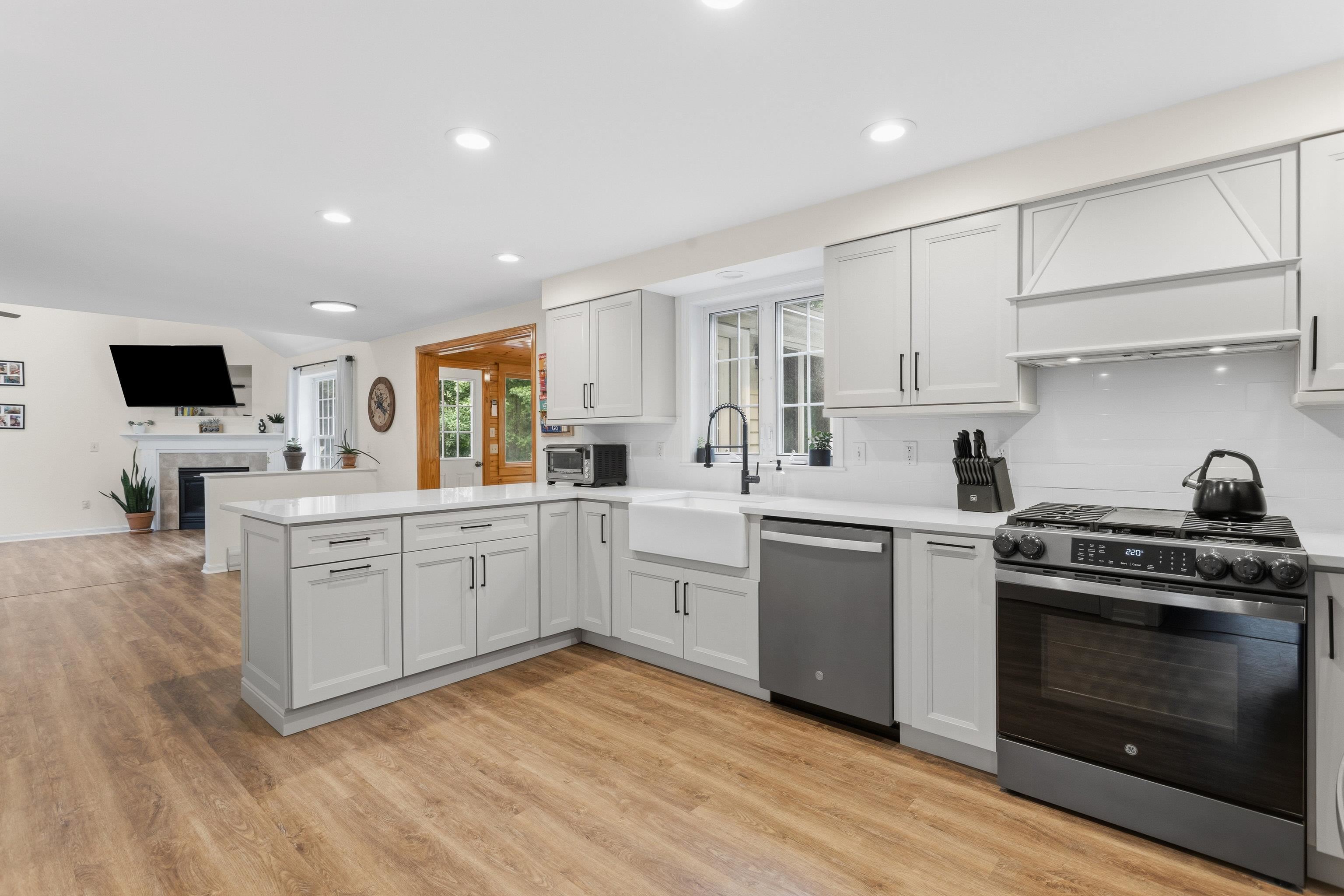 49 Wallace Dr, Dover, NH 03820