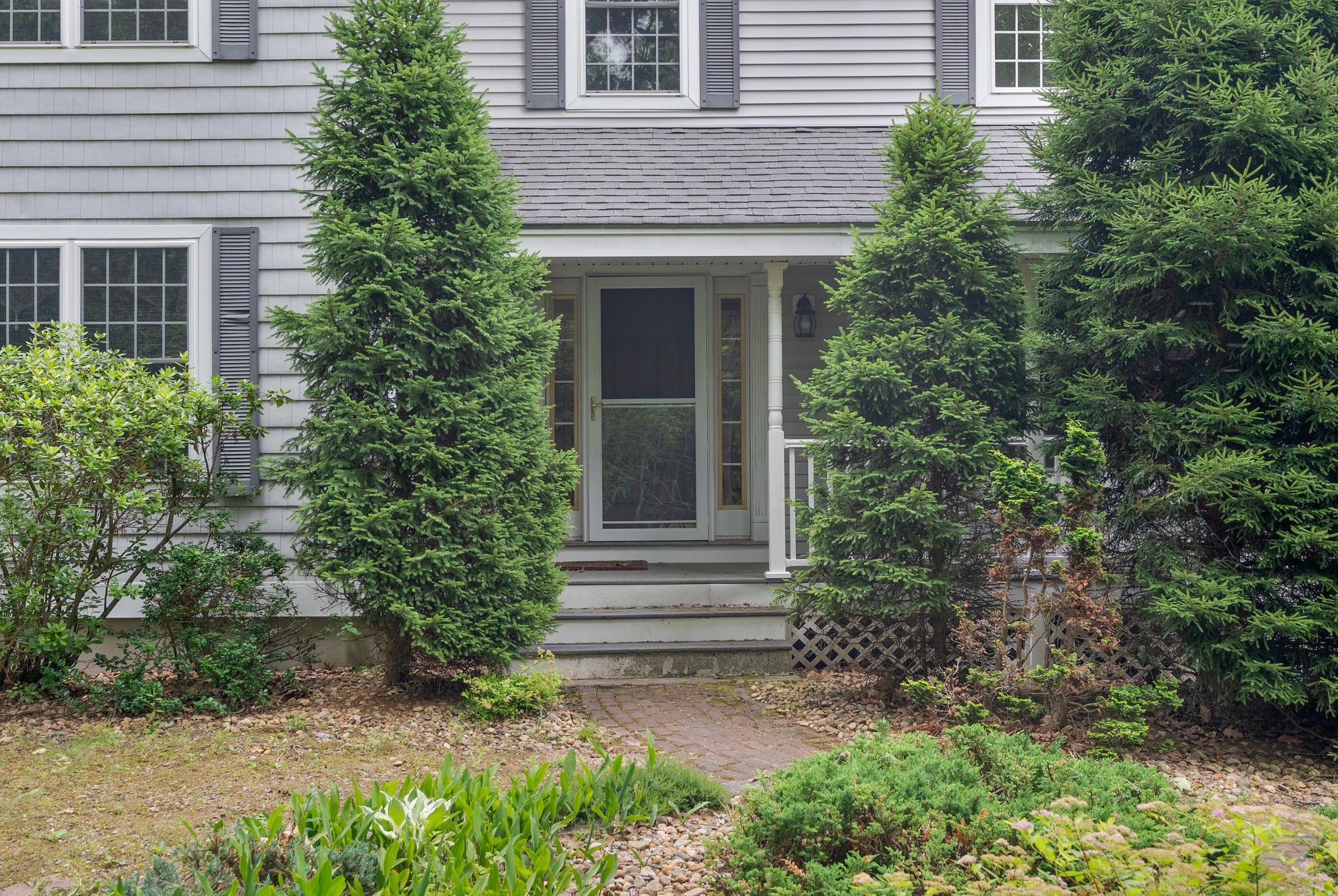 88 Crawford Rd, Chester, NH 03036