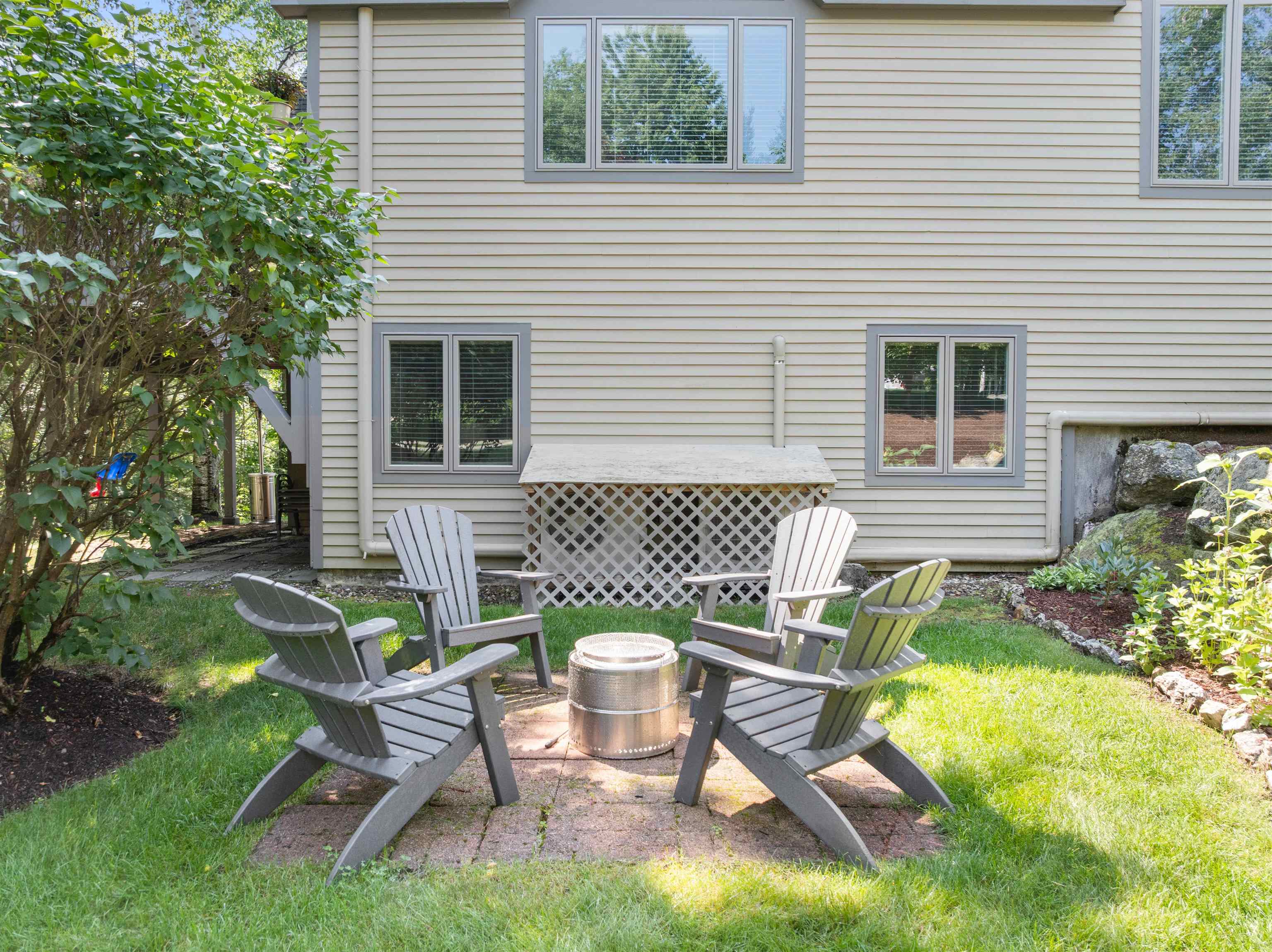 6 Tartan Hl, Laconia, NH 03246