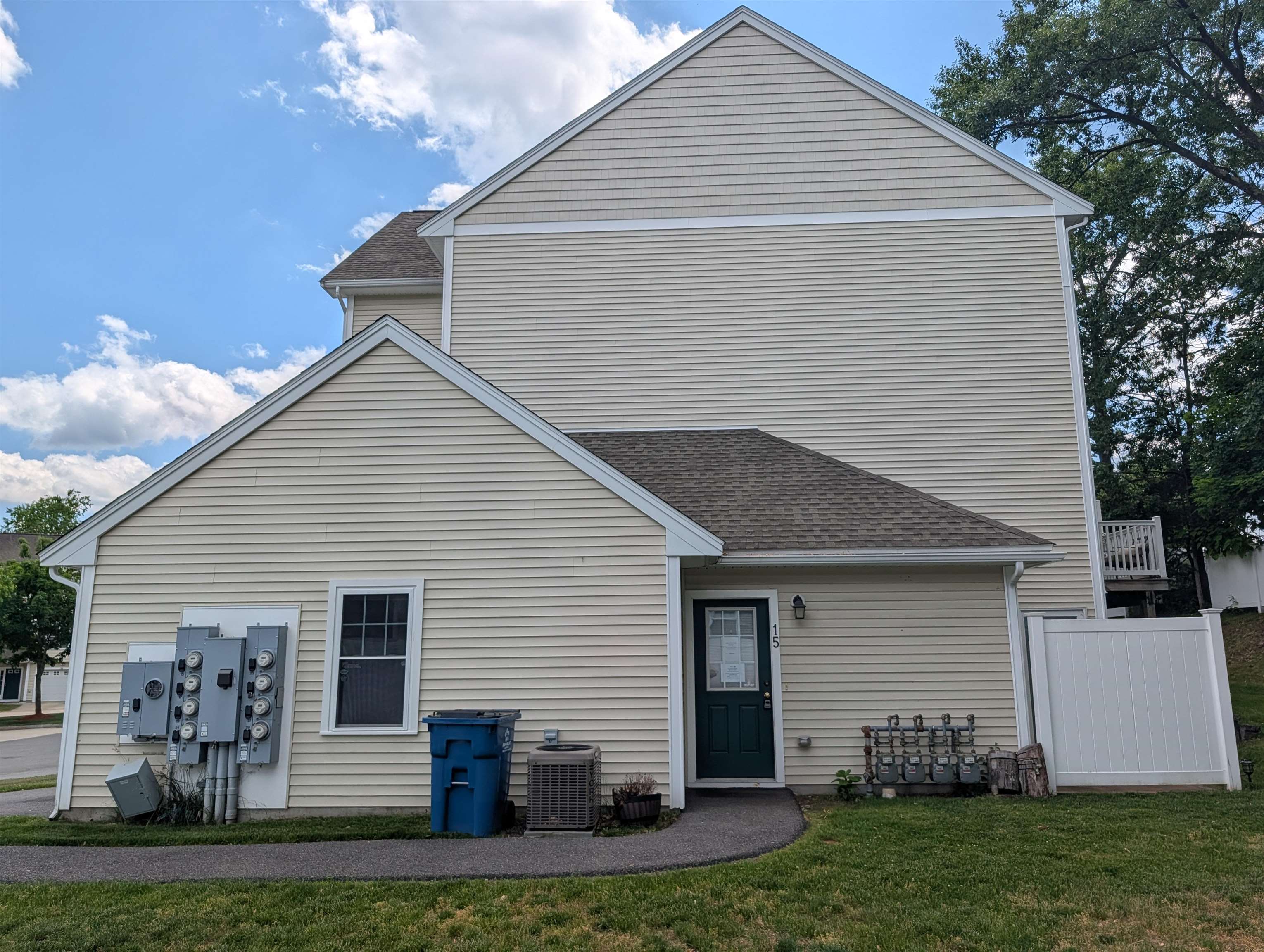 15 Bennett St, Nashua, NH 03064
