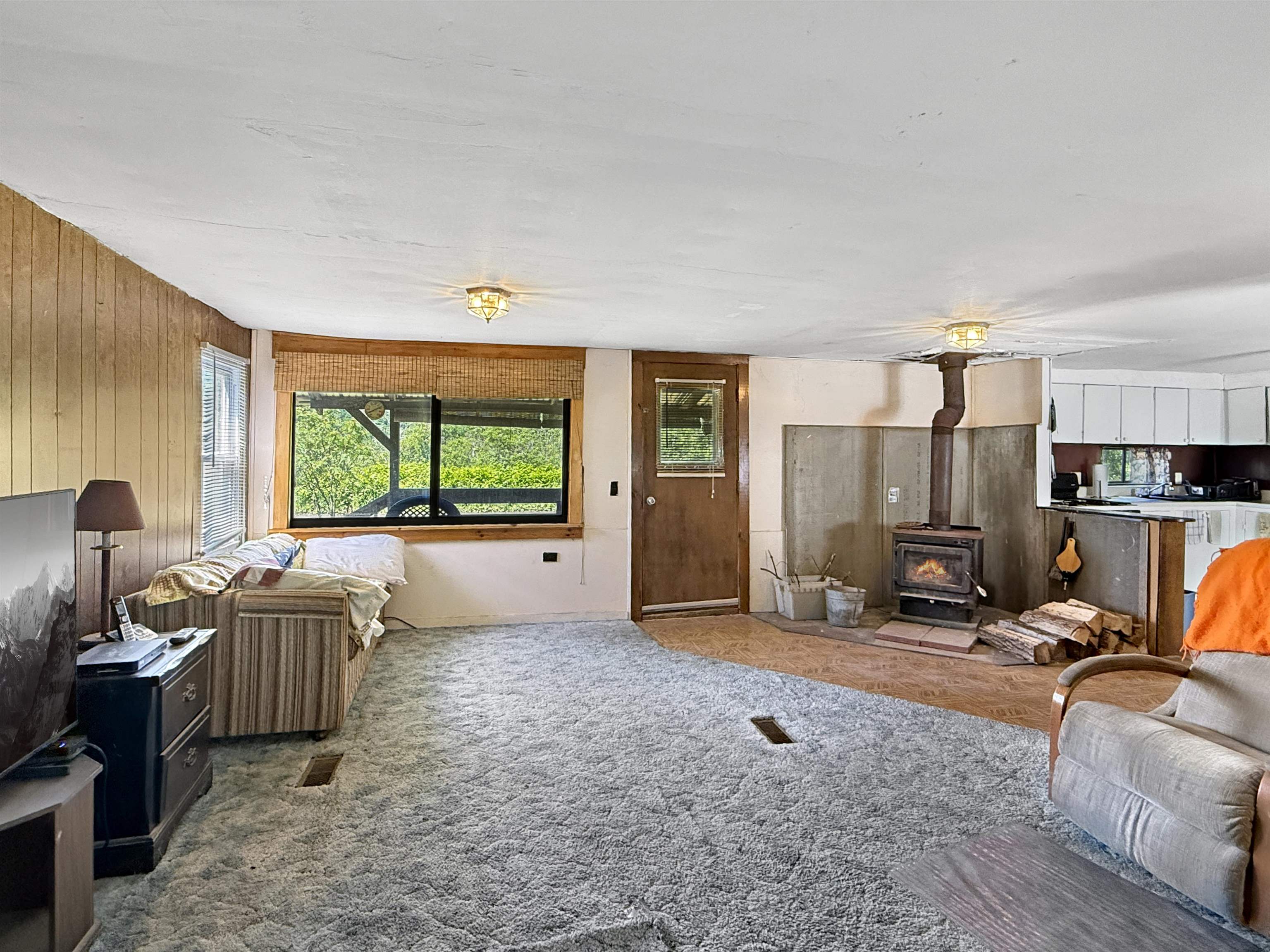 1116 Halls Stream Rd, Pittsburg, NH 03592