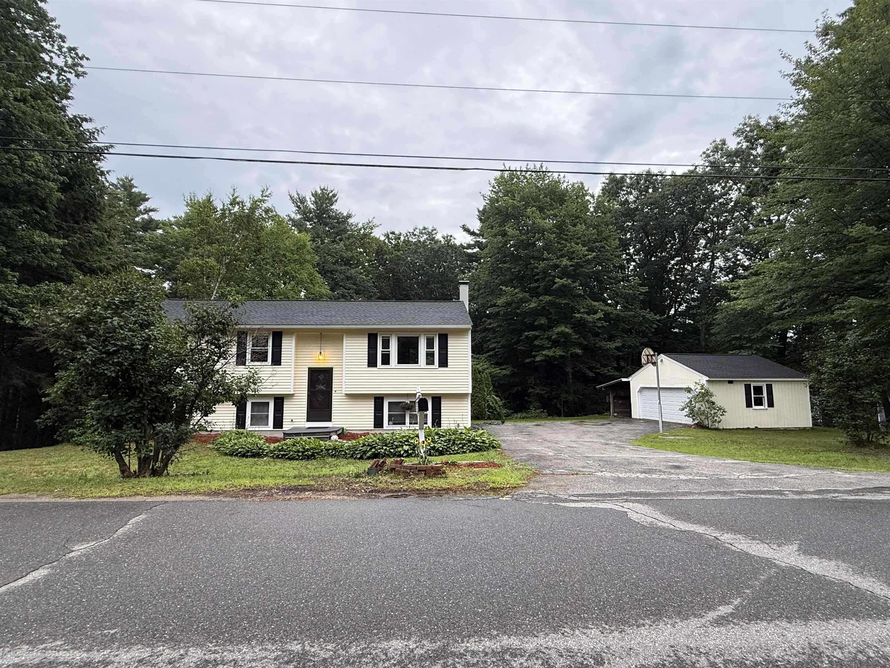 17 Power St, Raymond, NH 03077