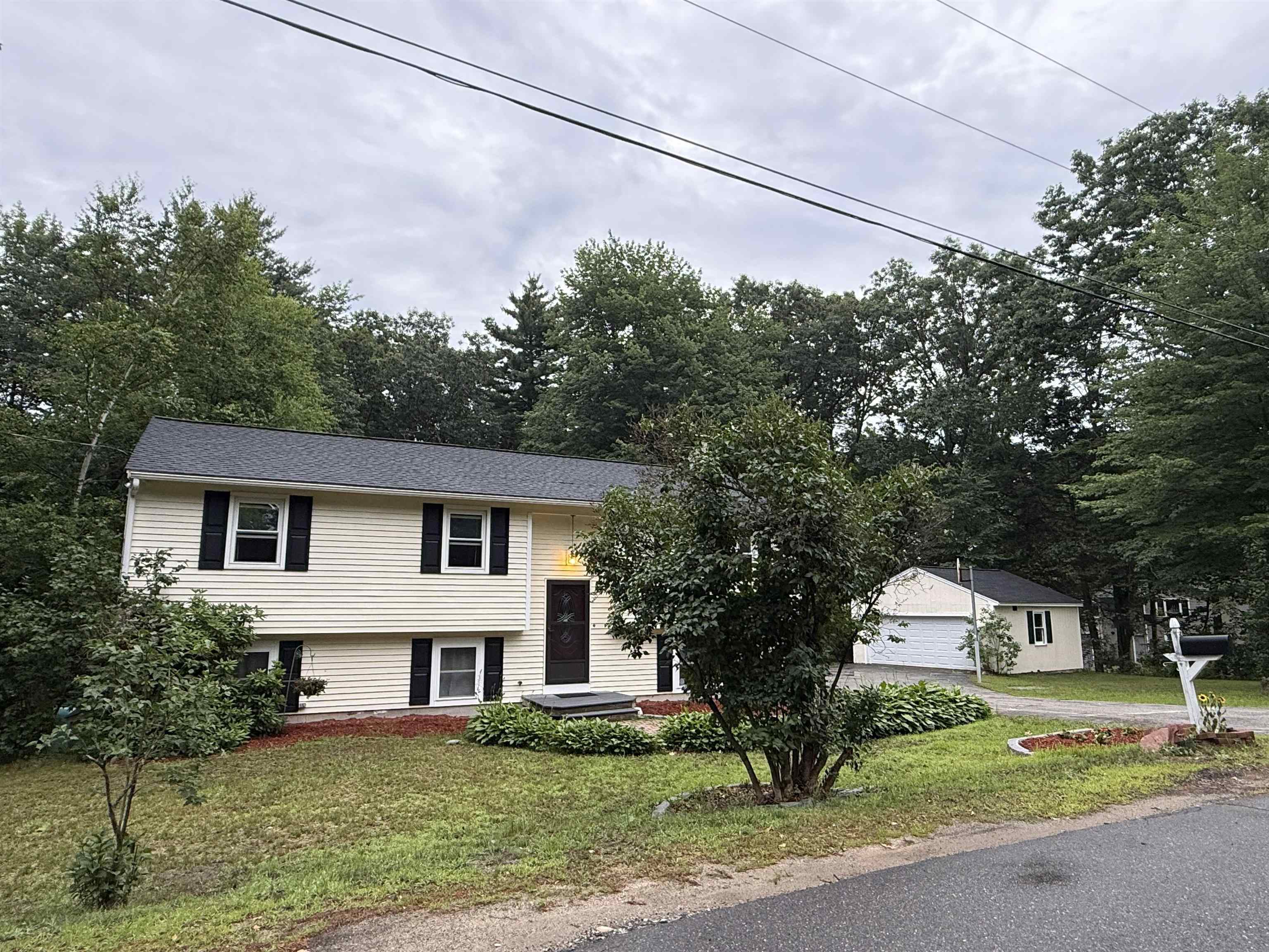 17 Power St, Raymond, NH 03077