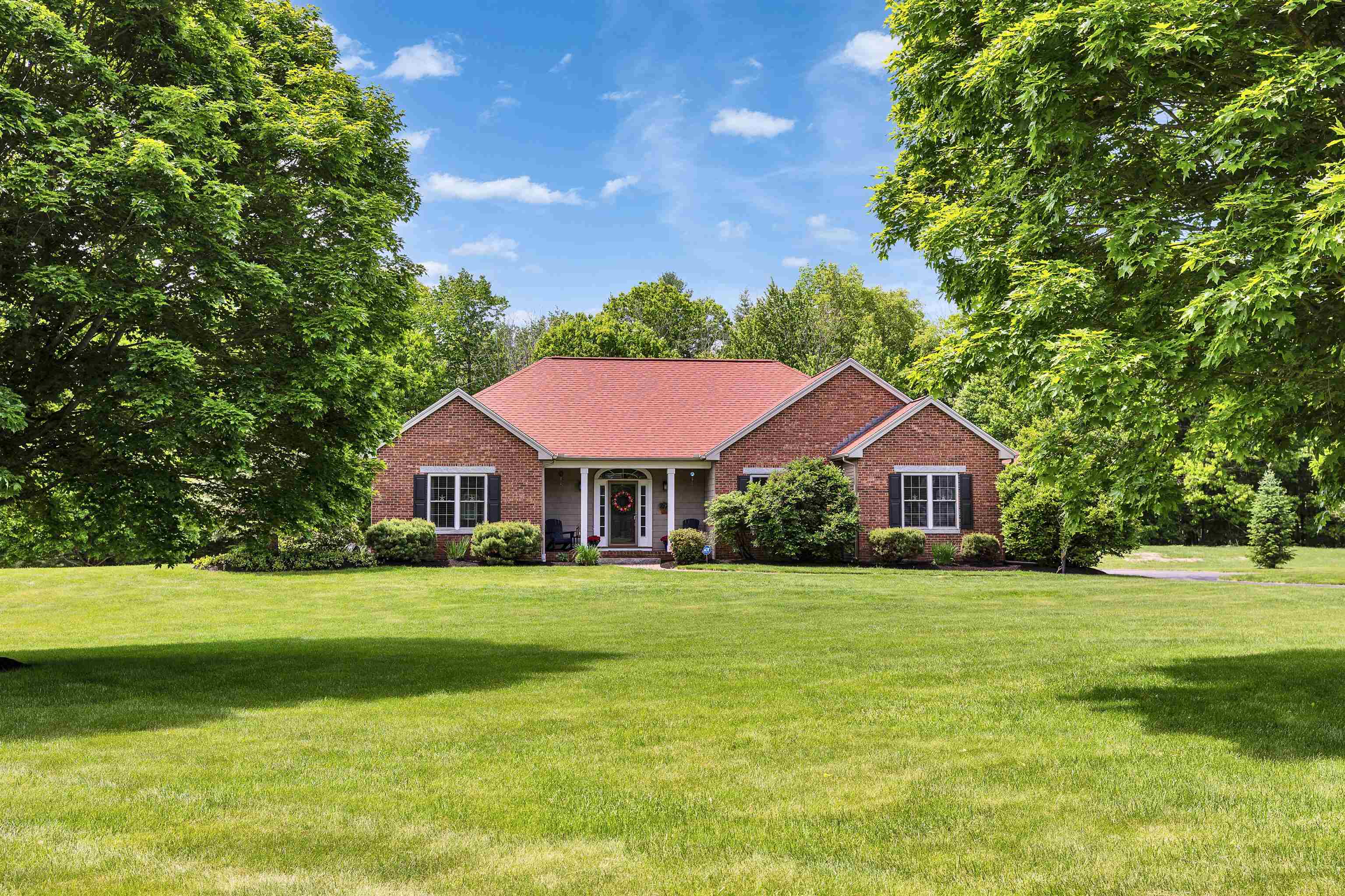 72 South Rd, Deerfield, NH 03037