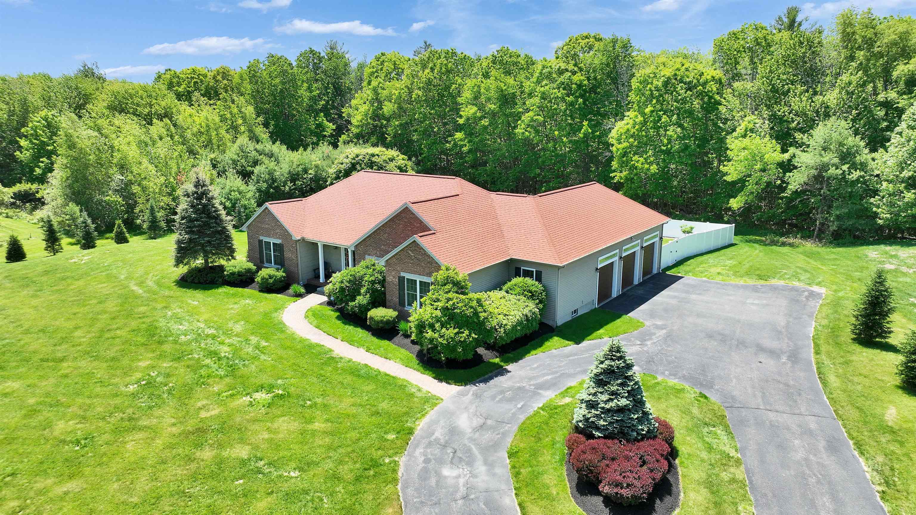 72 South Rd, Deerfield, NH 03037