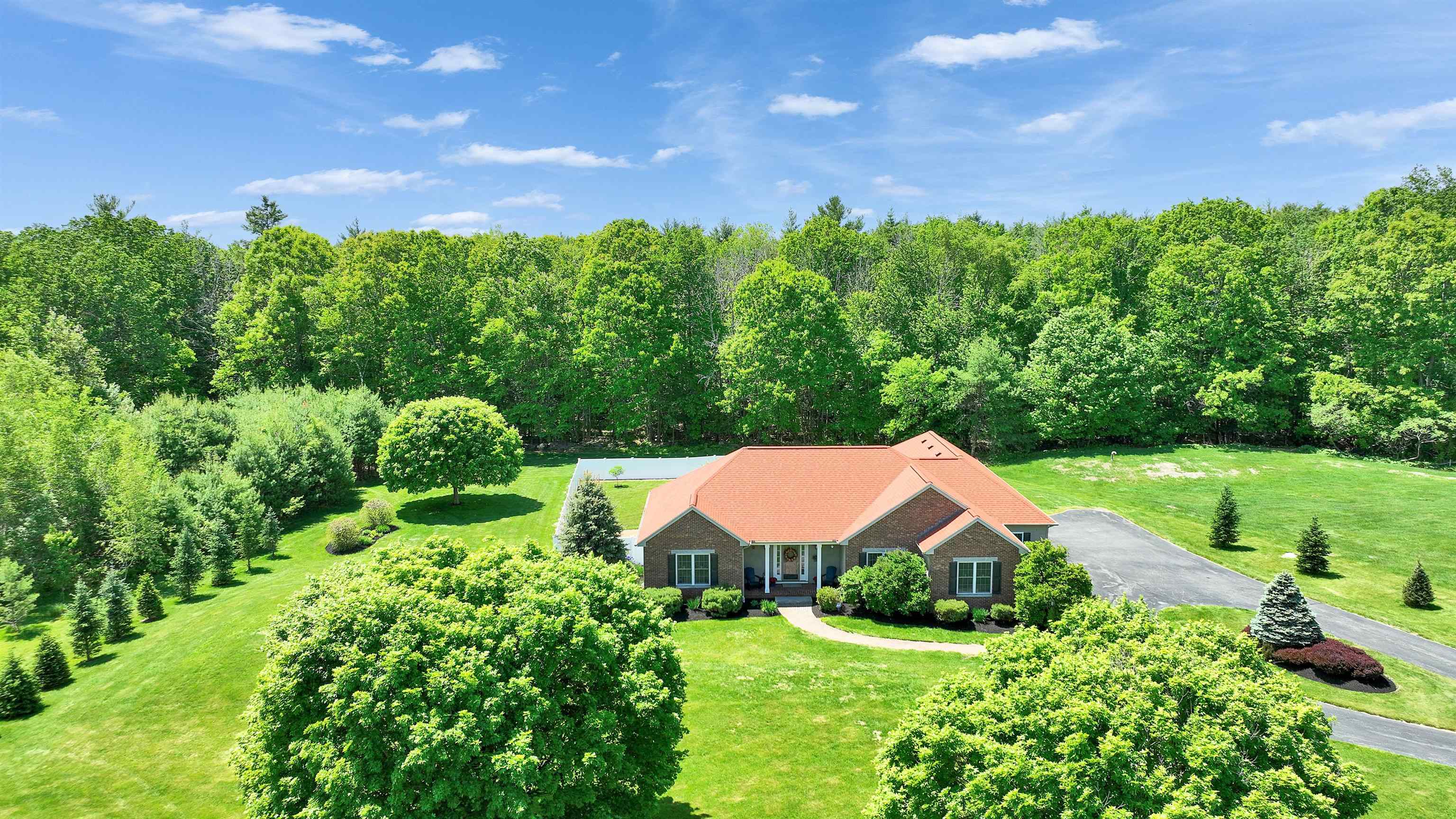 72 South Rd, Deerfield, NH 03037