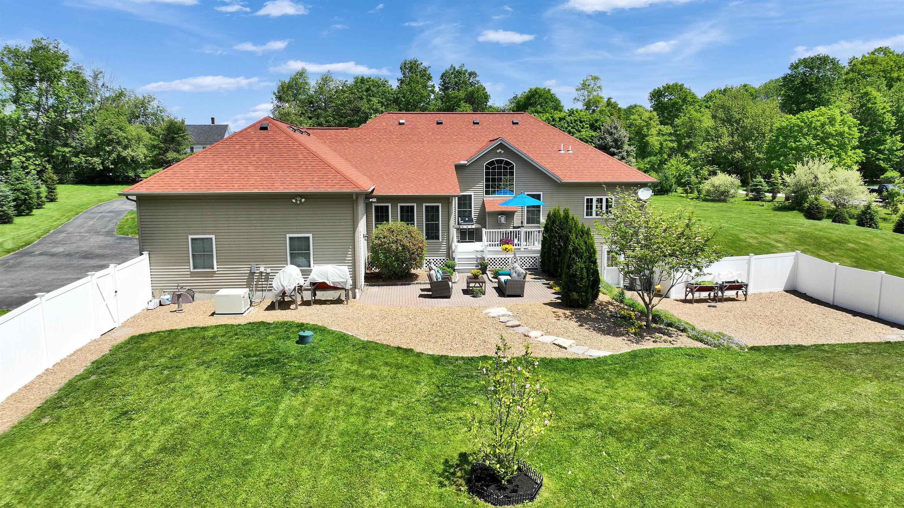 72 South Rd, Deerfield, NH 03037