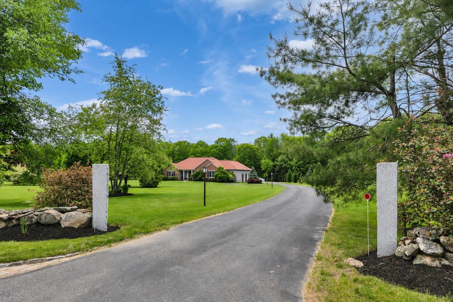 72 South Rd, Deerfield, NH 03037