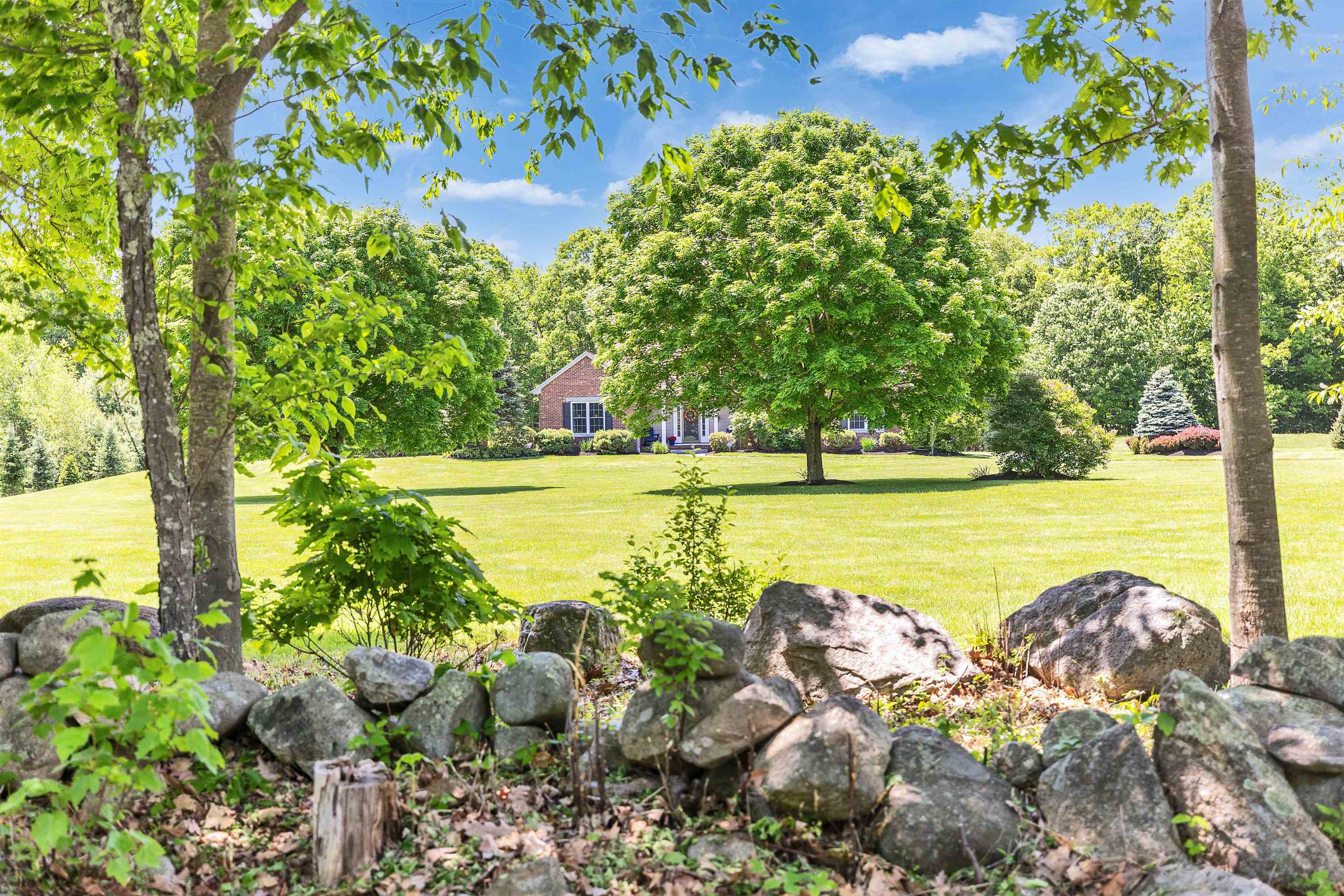 72 South Rd, Deerfield, NH 03037