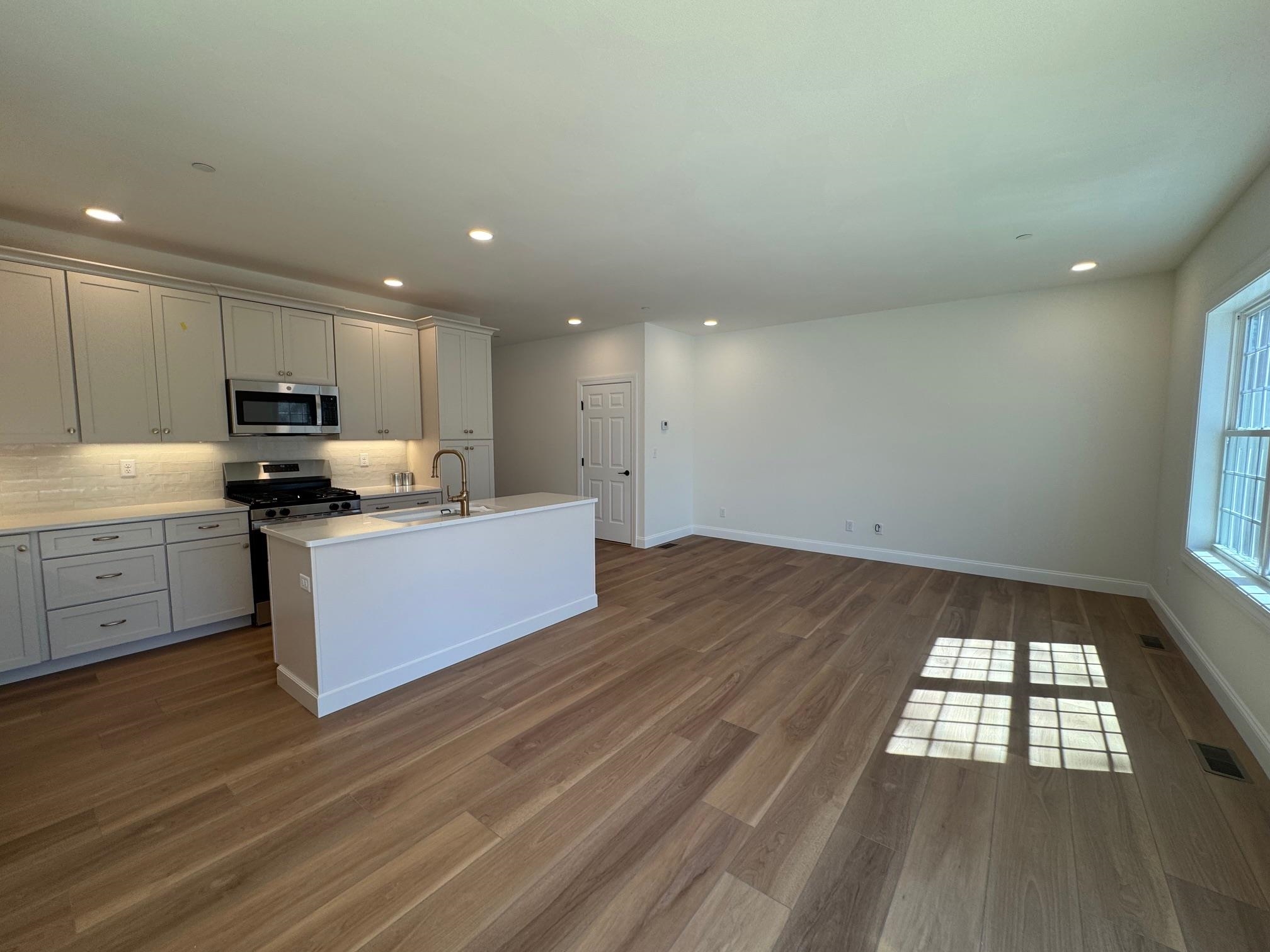 5A Dearborn Cir, Goffstown, NH 03045