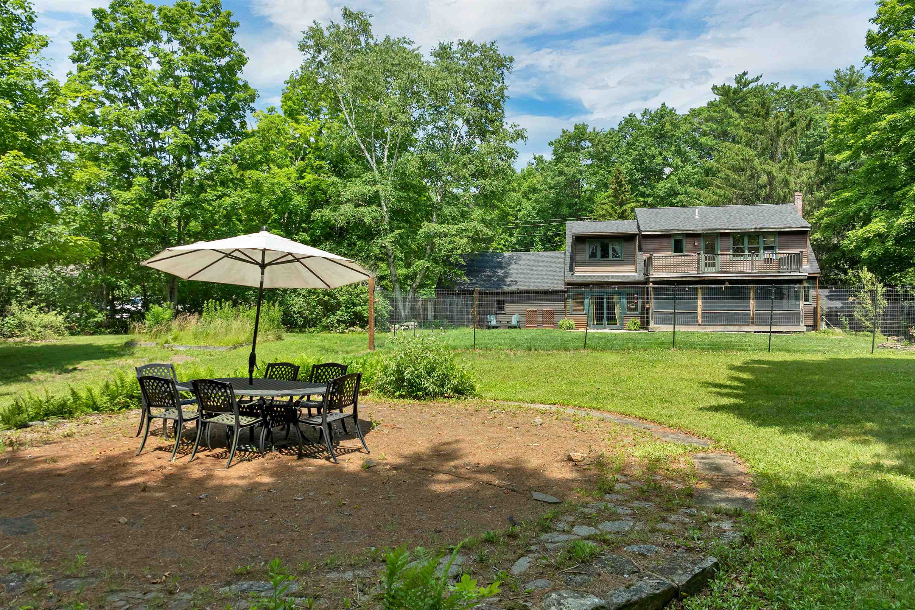 558 Province Rd, Belmont, NH 03220