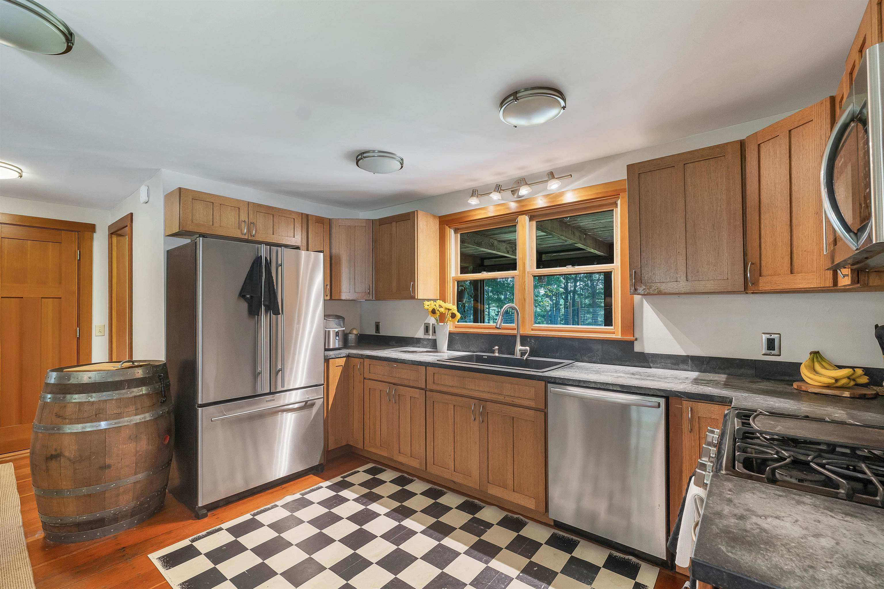 558 Province Rd, Belmont, NH 03220