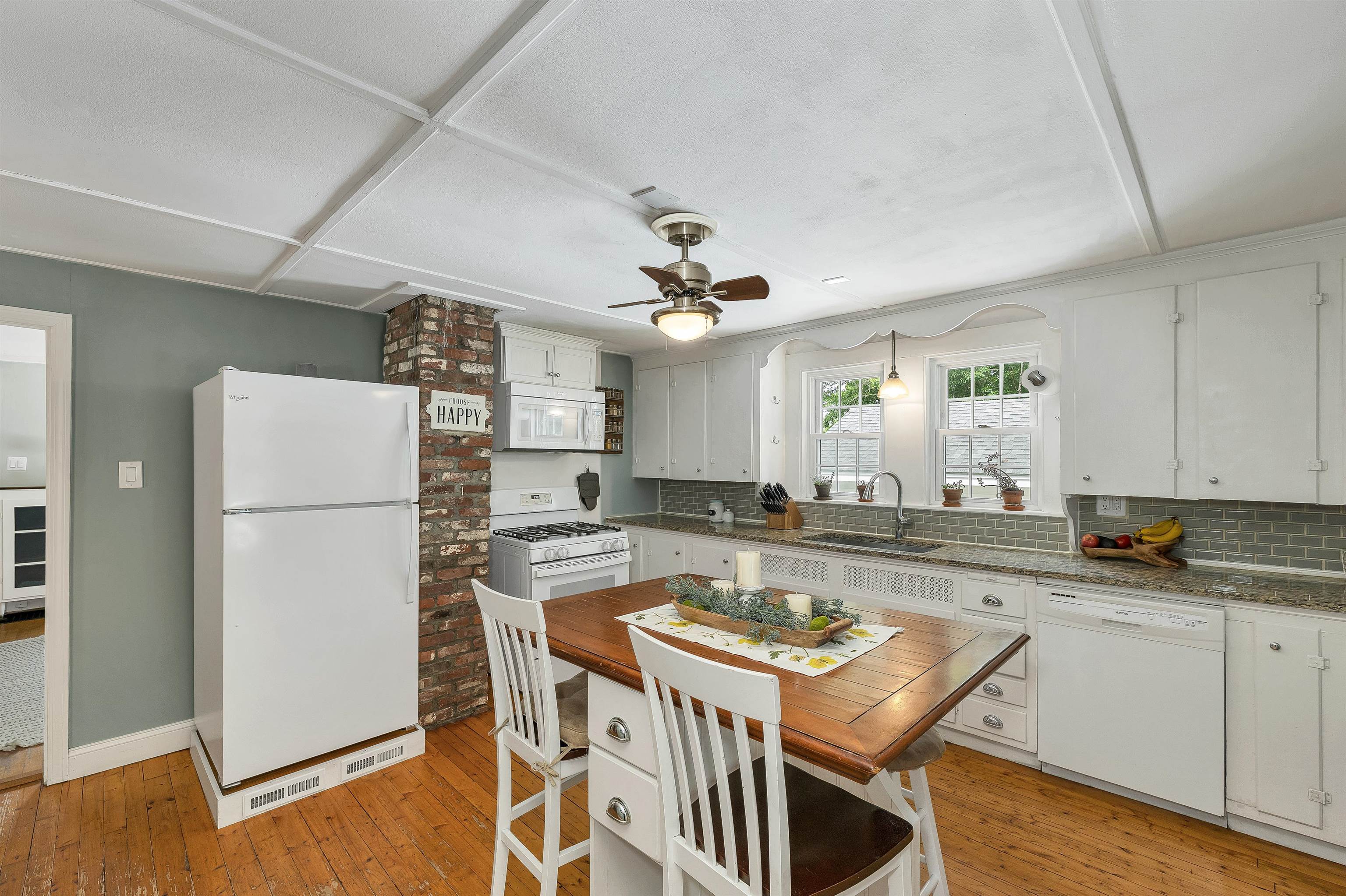 55 School St, Salem, NH 03079