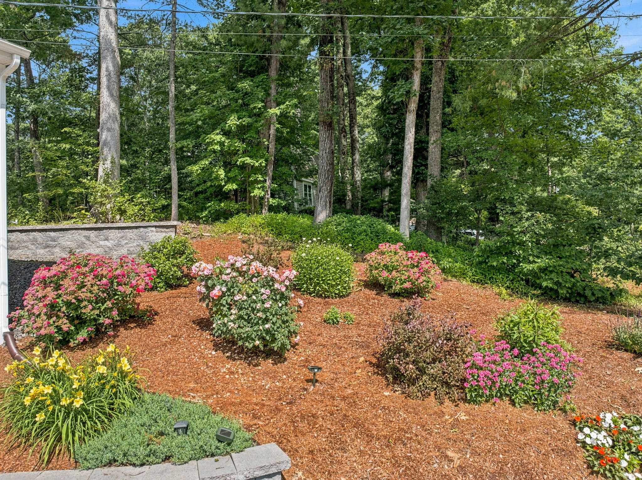 19 Michael Ave, Nashua, NH 03063