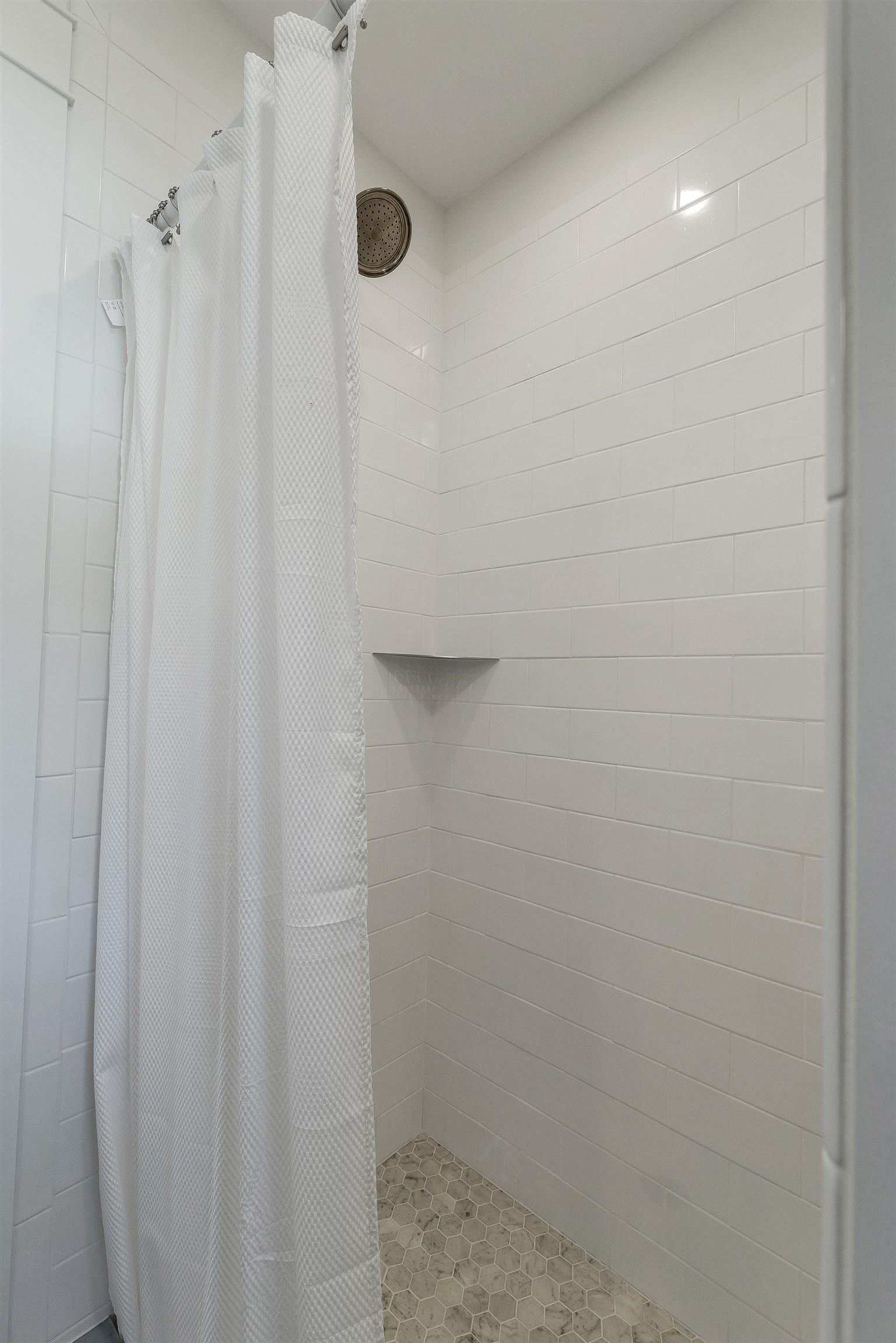 46 King St, Wolfeboro, NH 03894