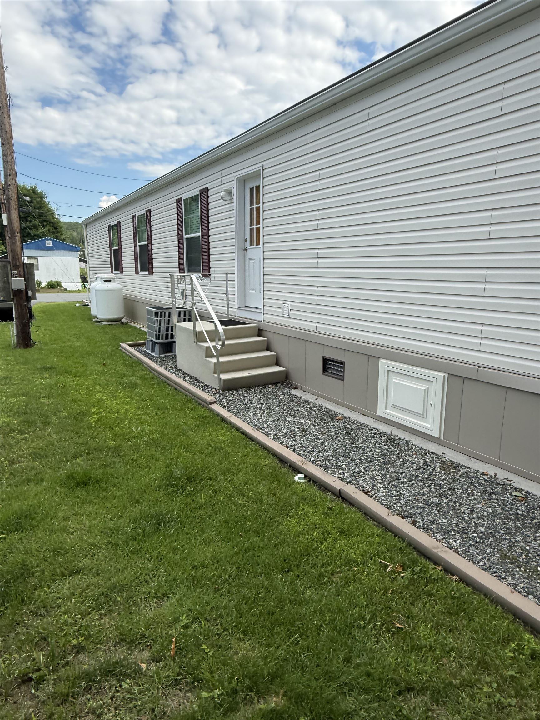 3 Daniels Dr, Enfield, NH 03748