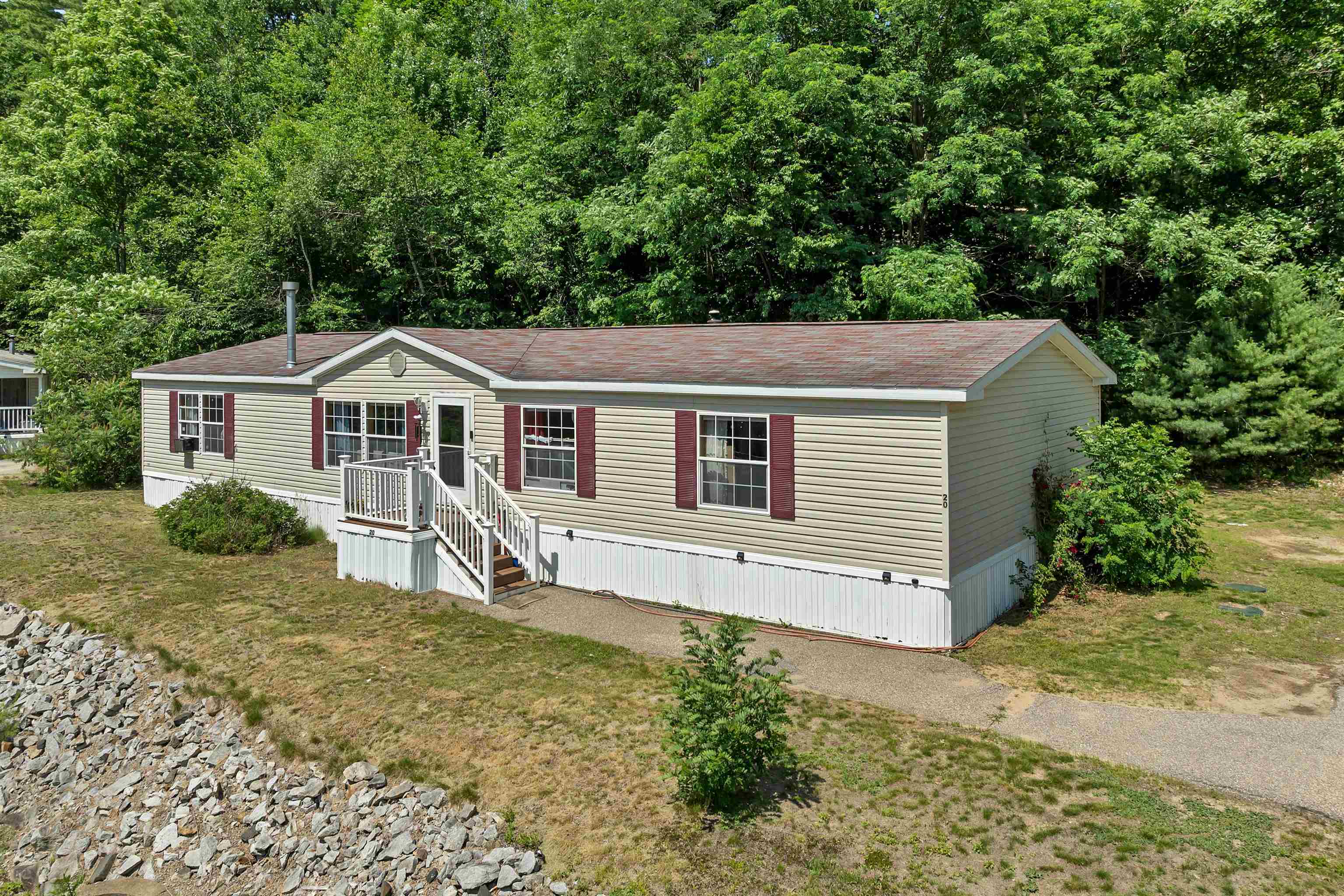 20 Lighthouse Ln, Conway, NH 03818