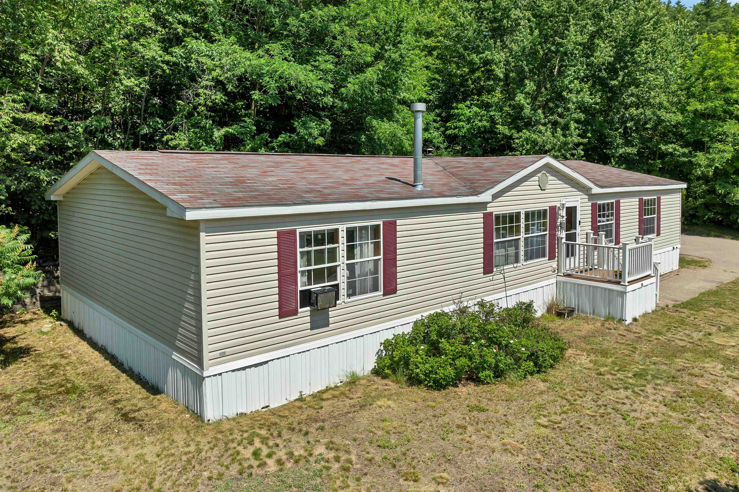 20 Lighthouse Ln, Conway, NH 03818