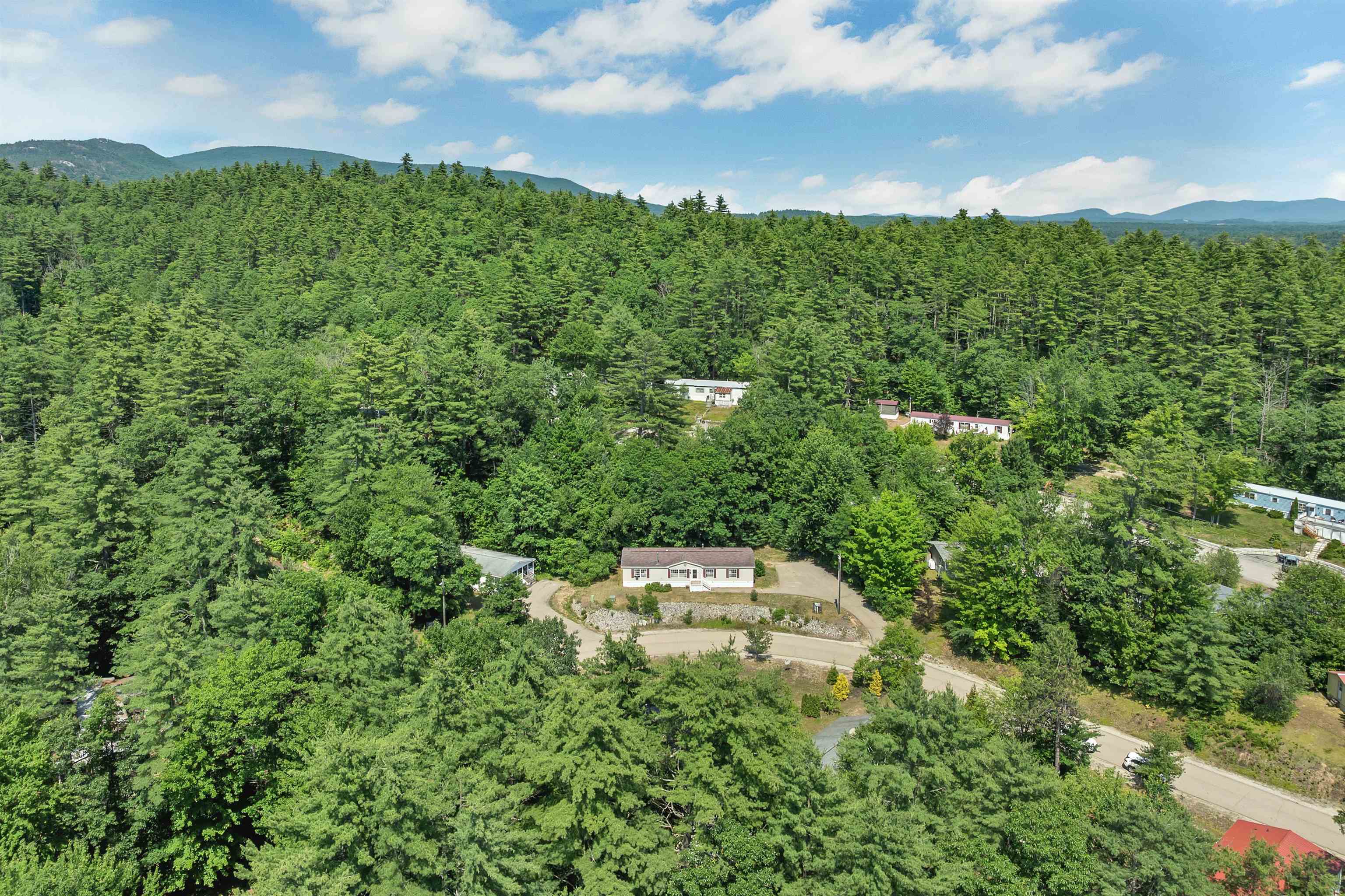 20 Lighthouse Ln, Conway, NH 03818