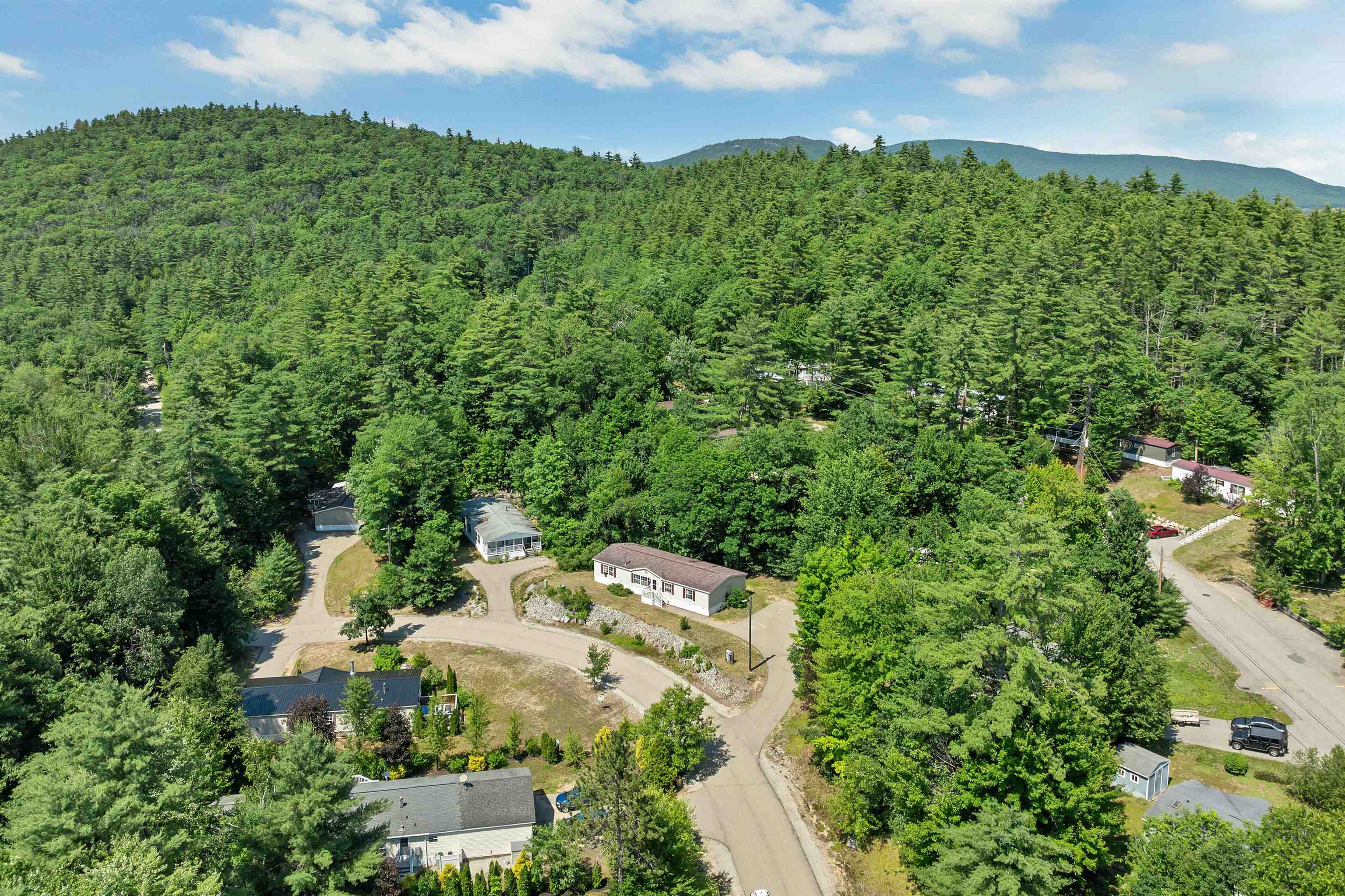 20 Lighthouse Ln, Conway, NH 03818