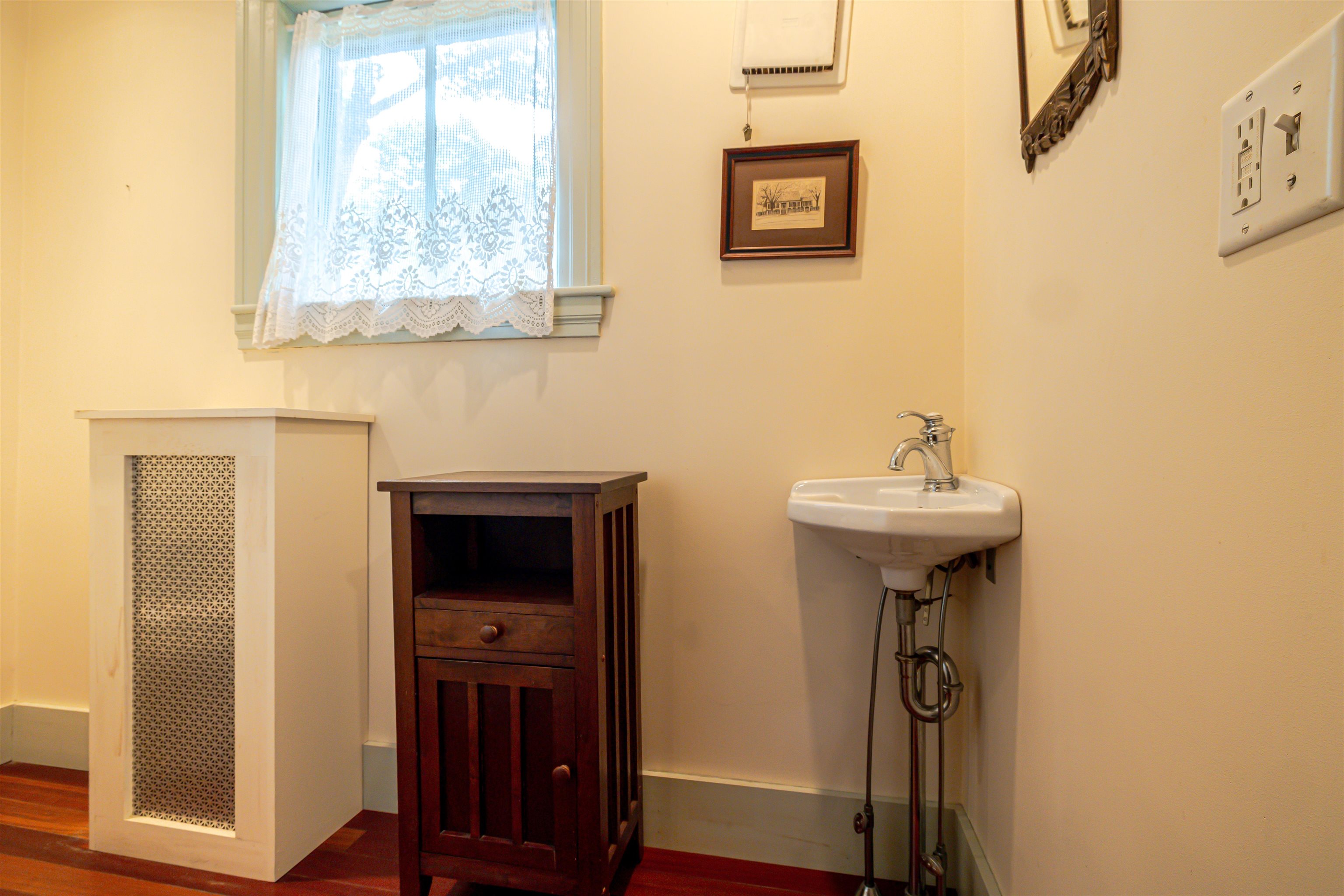 121 Franklin St, Concord, NH 03301
