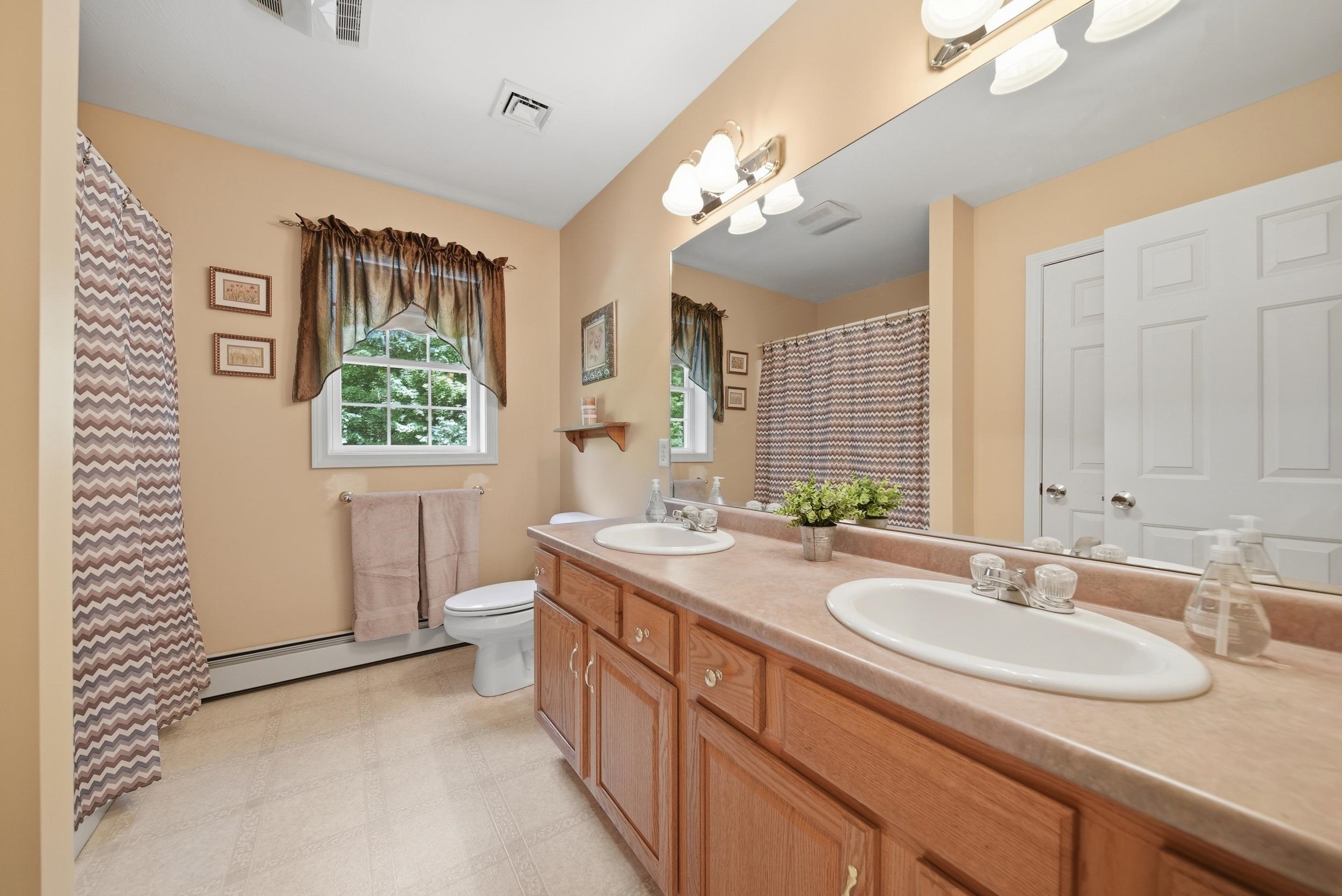 43 Emerson Rd, Chester, NH 03036