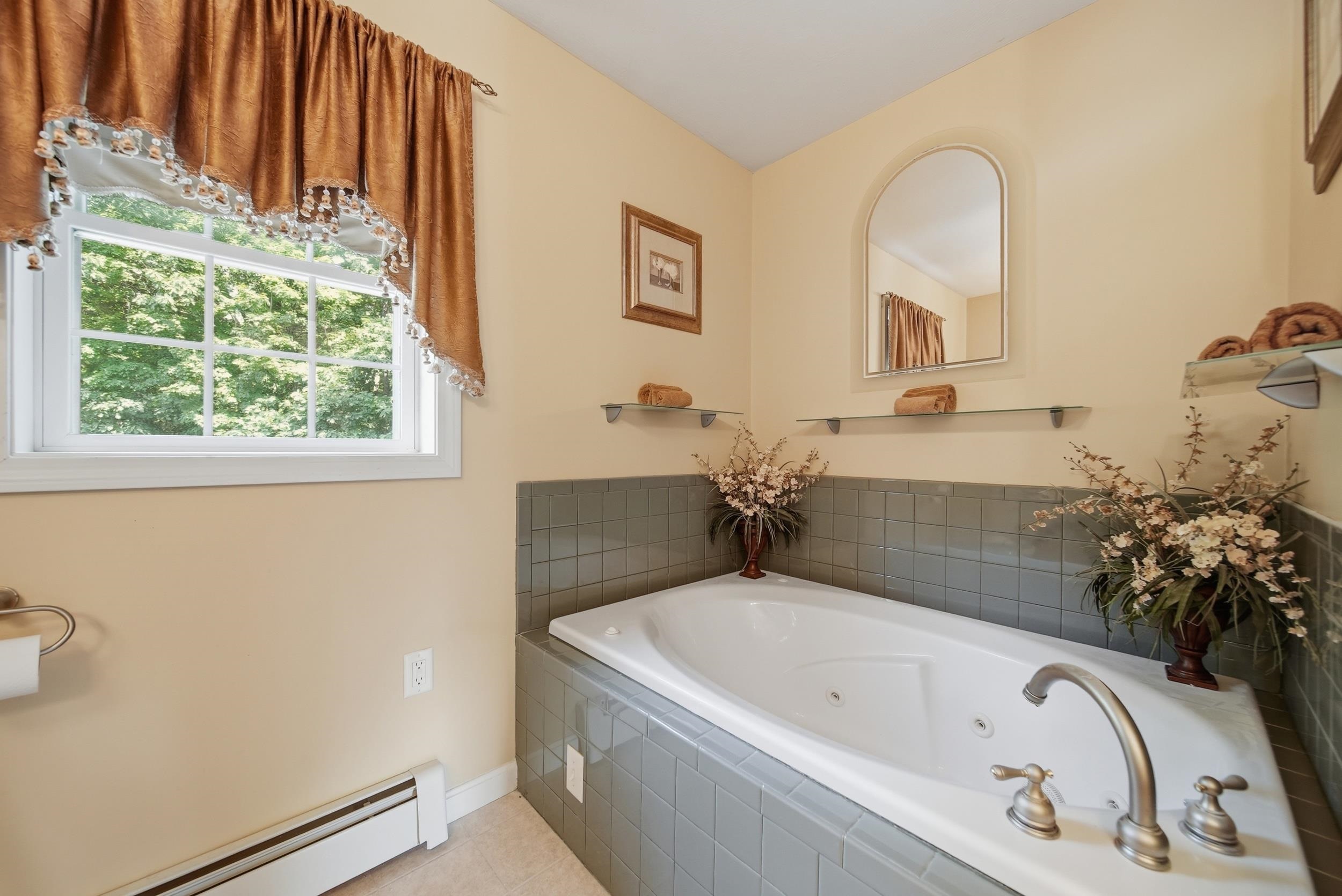 43 Emerson Rd, Chester, NH 03036