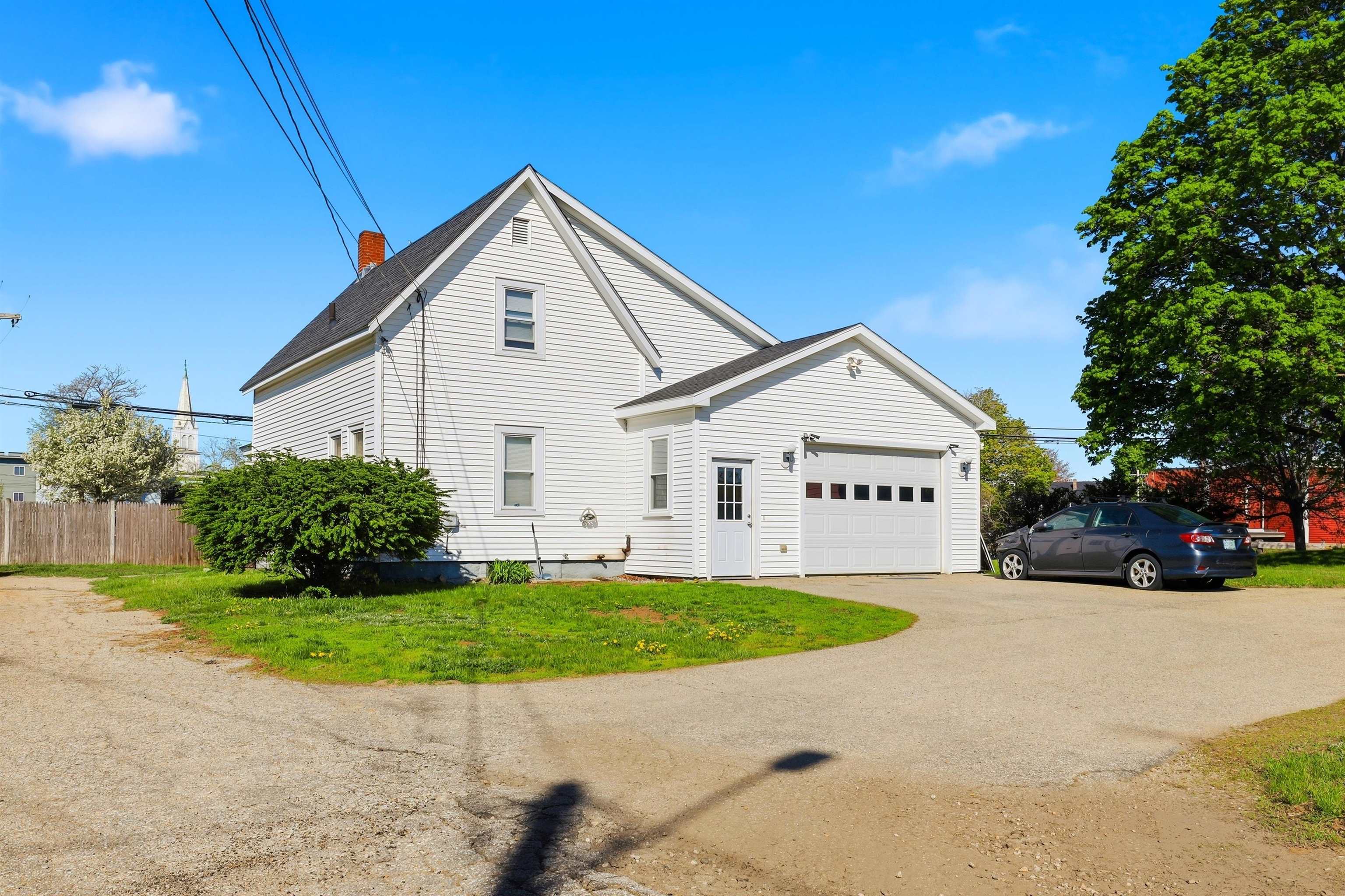 7 Wallace St, Rochester, NH 03839