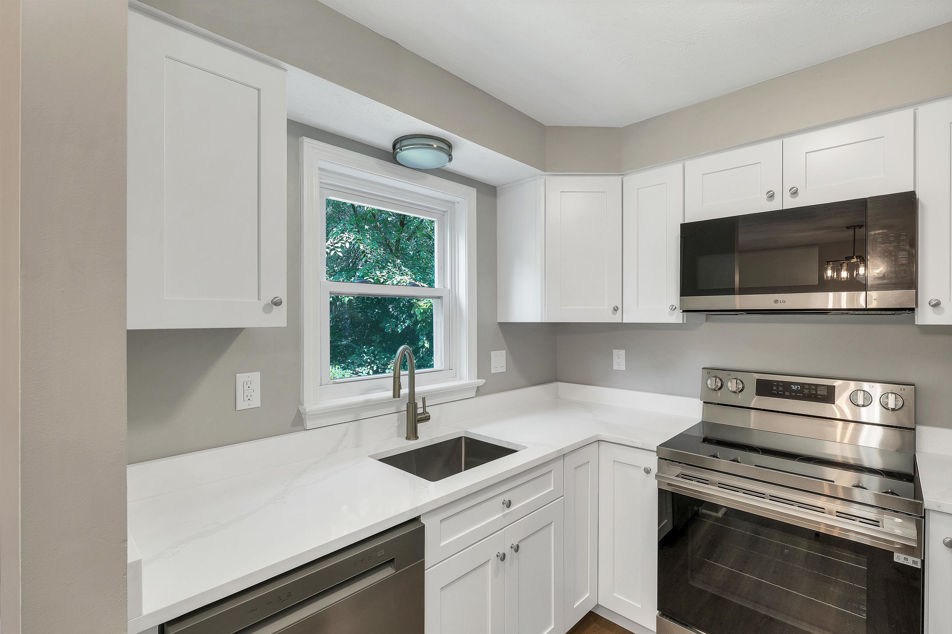 48 Cadogan Way, Nashua, NH 03062