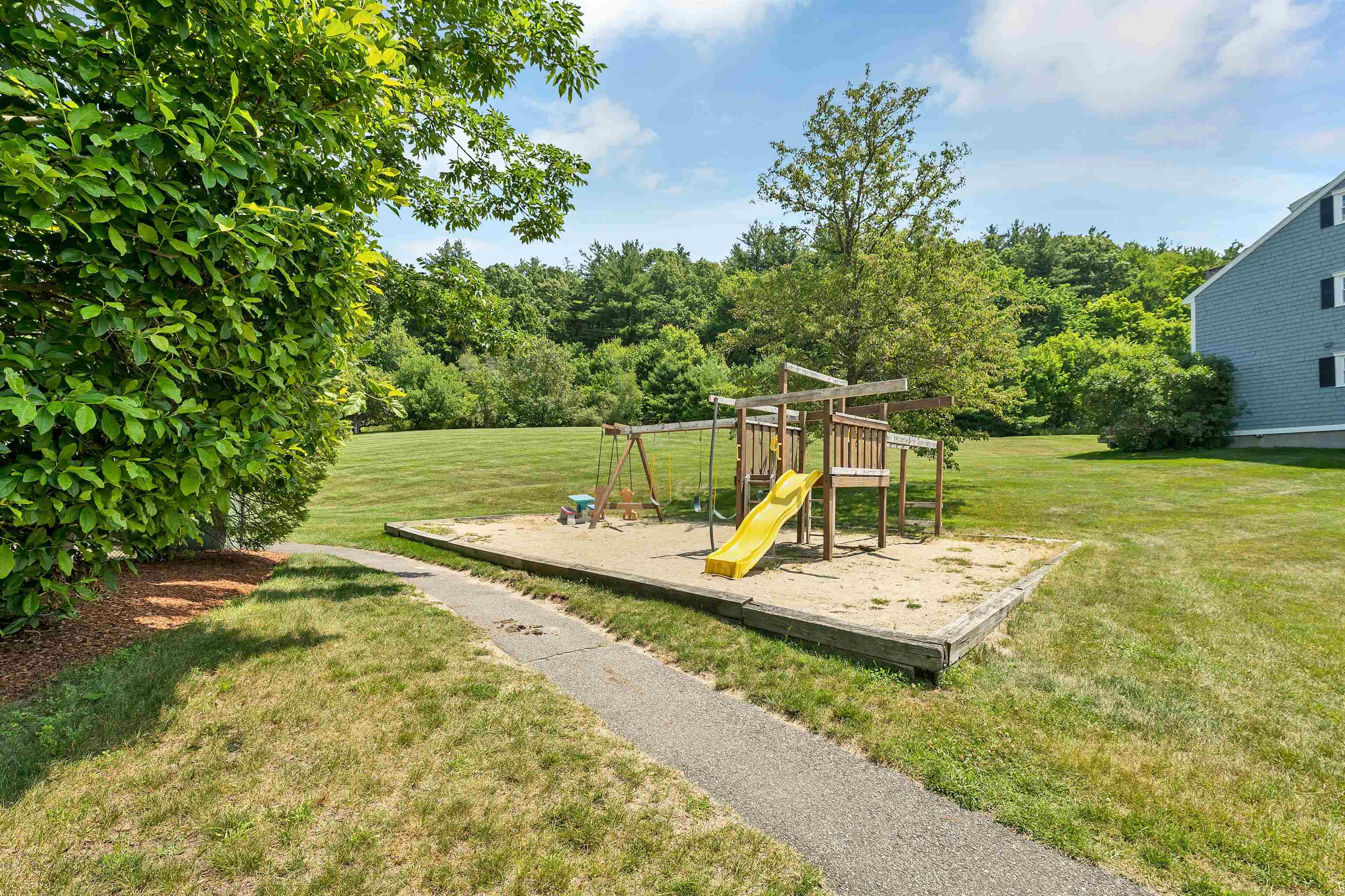 48 Cadogan Way, Nashua, NH 03062