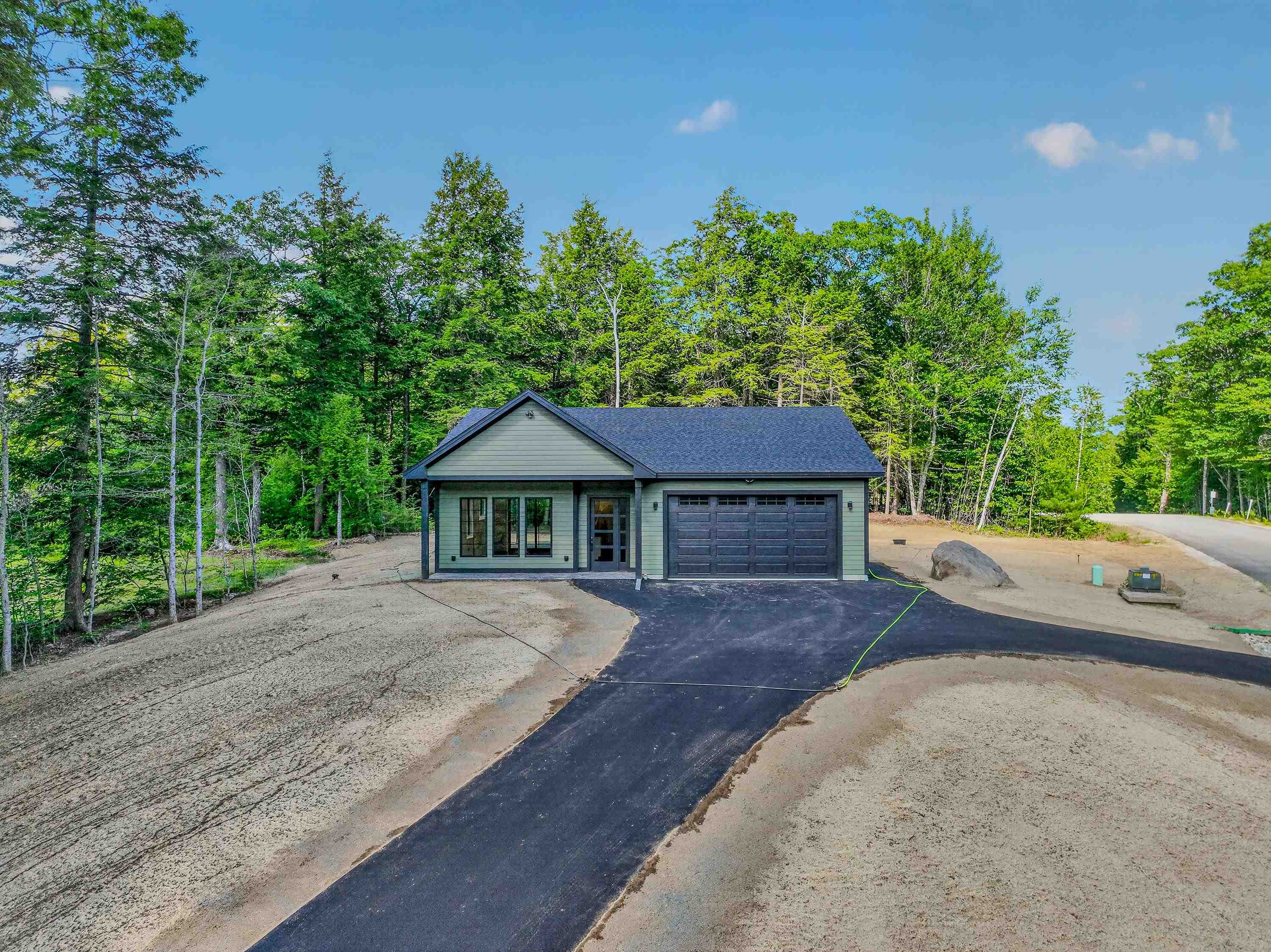 106 Ski Lift Ln, Plymouth, NH 03264