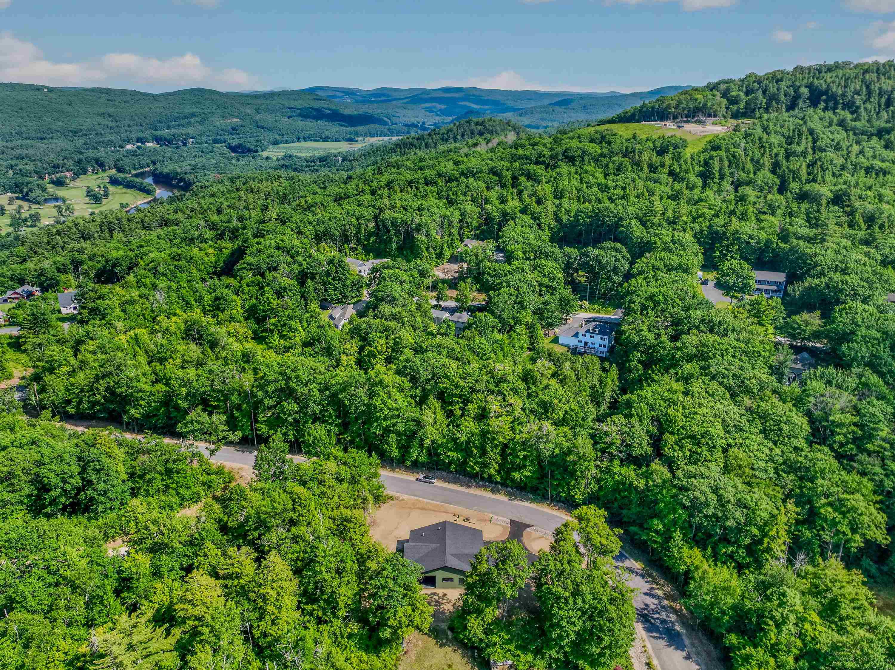 106 Ski Lift Ln, Plymouth, NH 03264