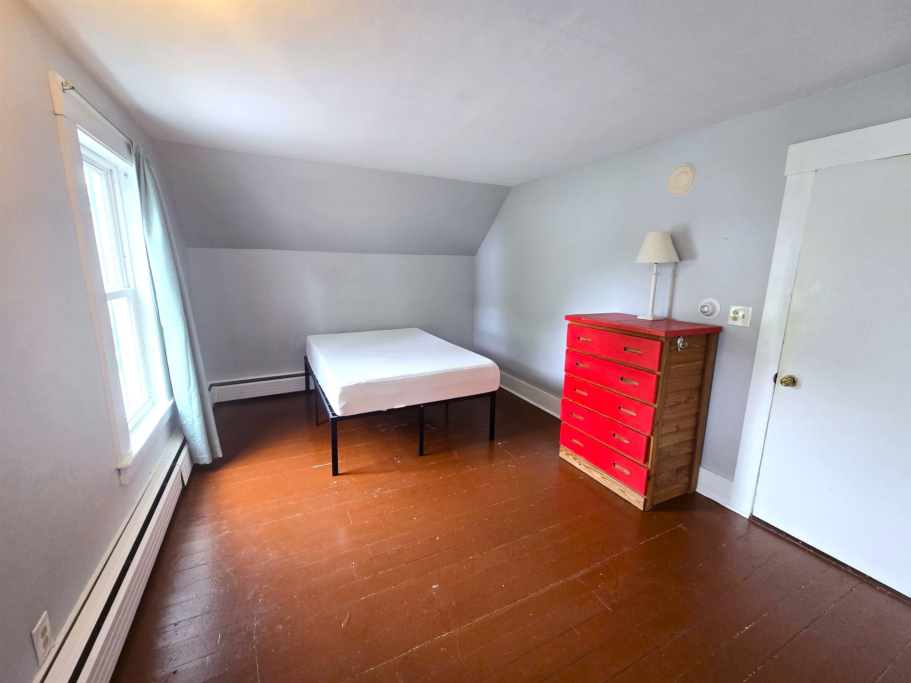 Unit 2 Bedroom 25673416