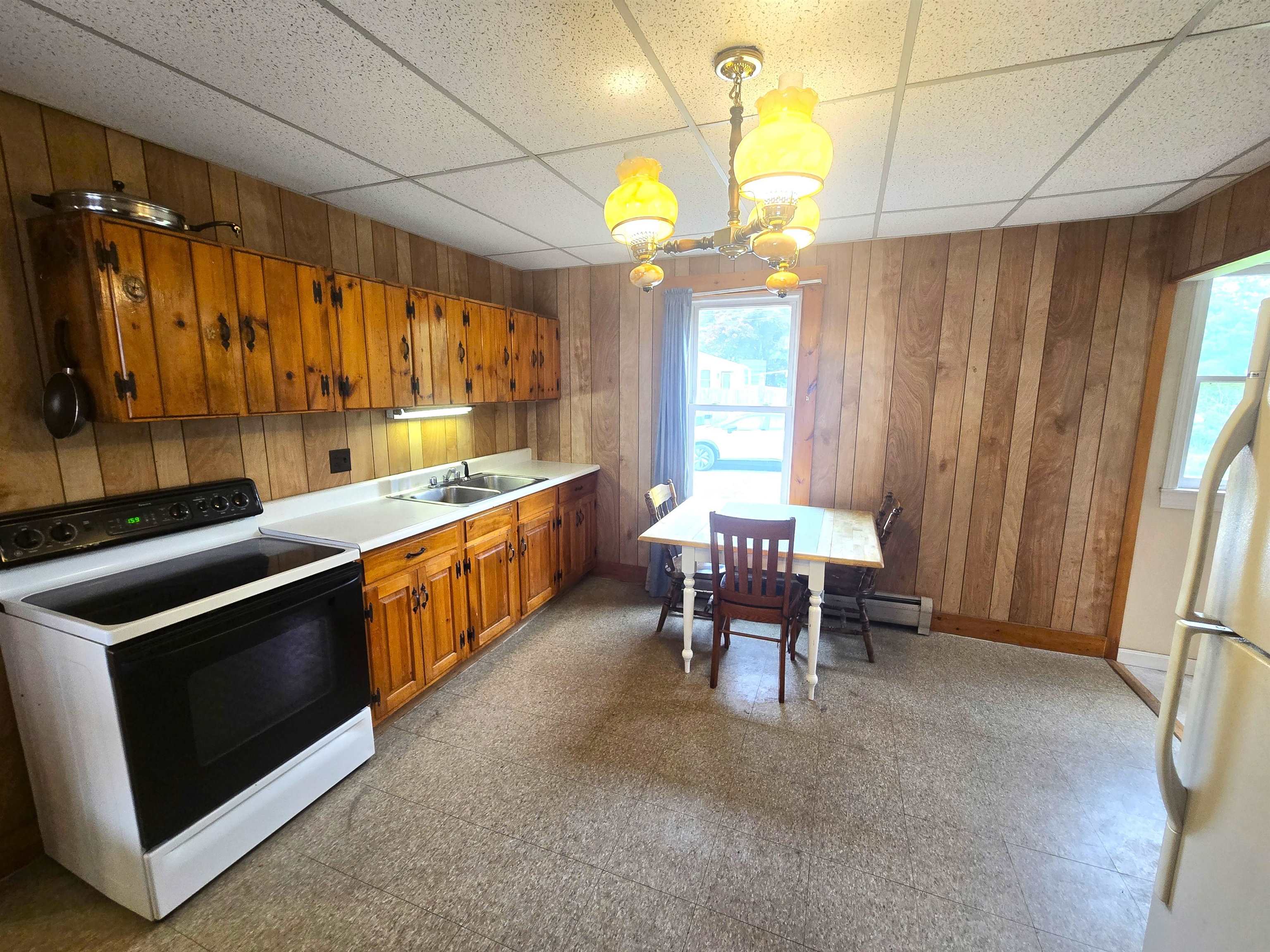 Unit 1 Kitchen 25673386