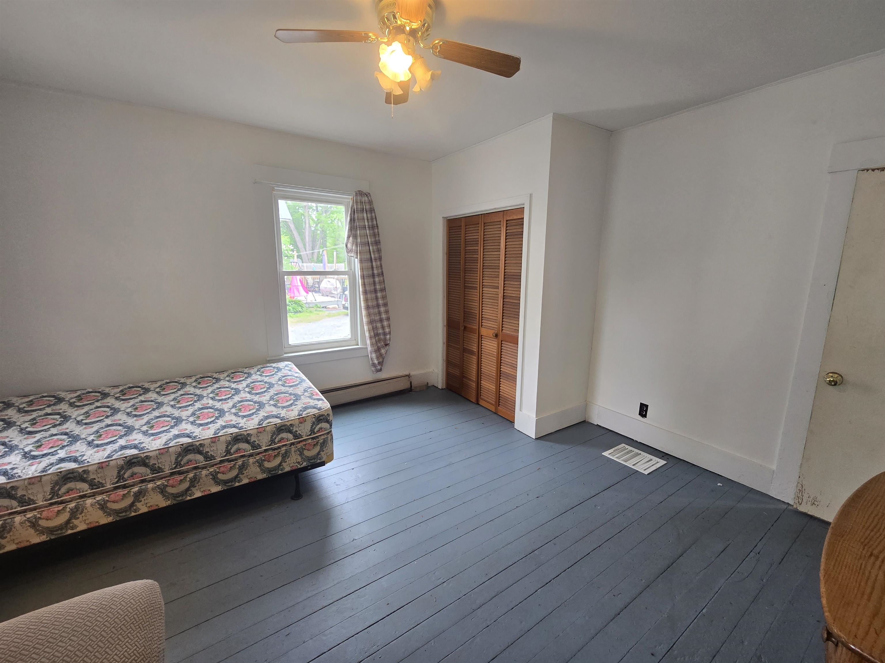 Unit 1 Bedroom 25673384