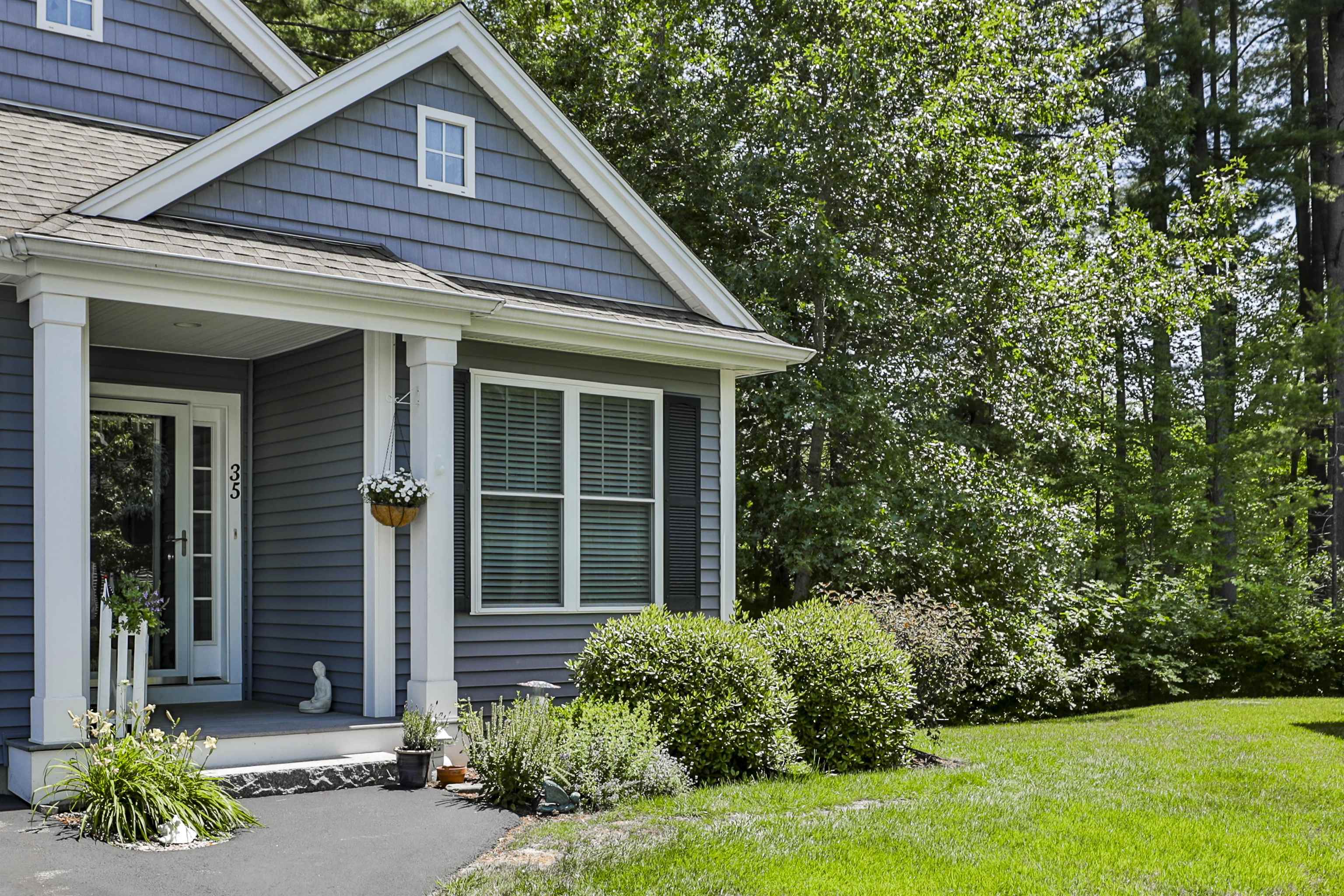 35 Furnival Rd, Nashua, NH 03064
