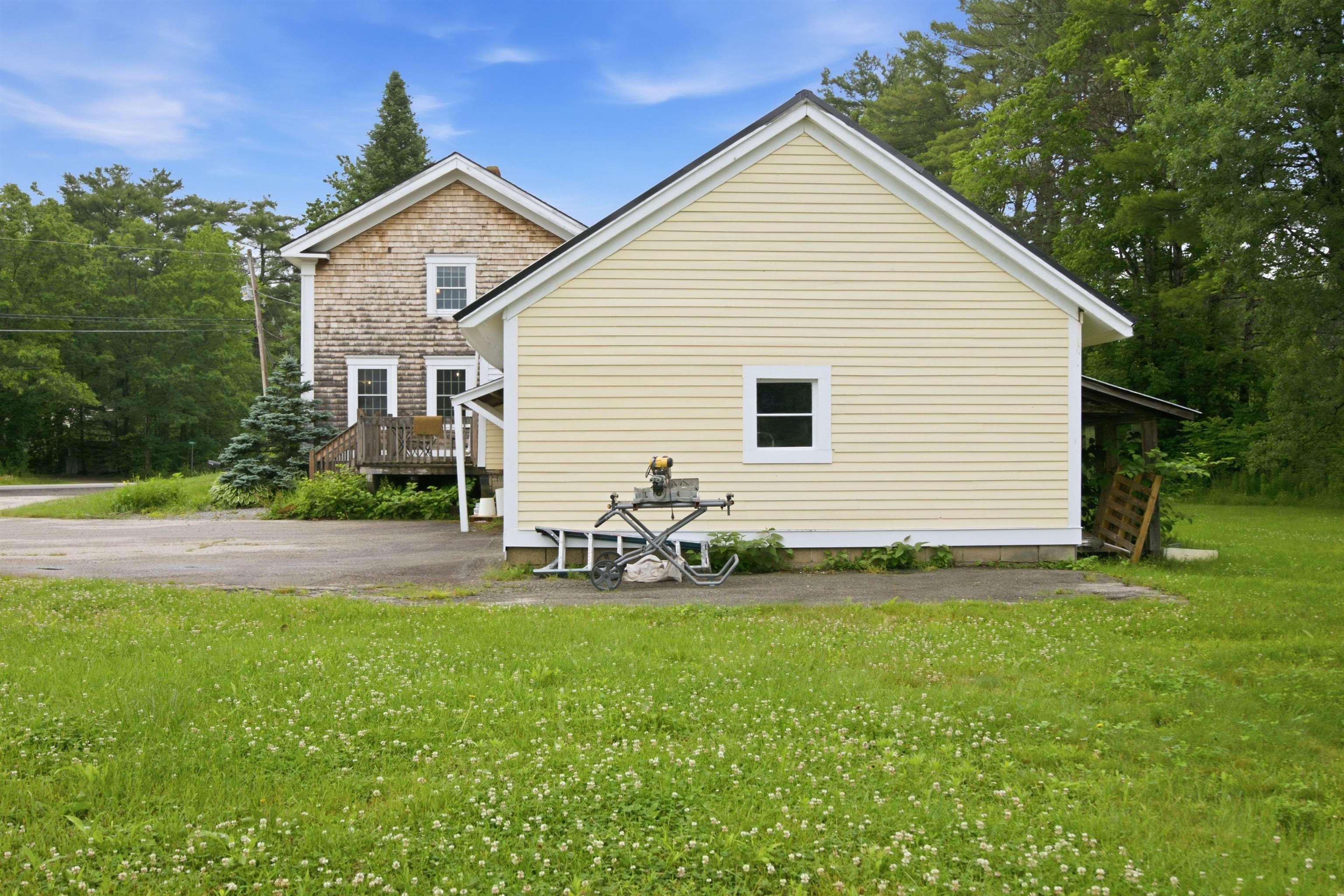 8 River Rd, Plymouth, NH 03264