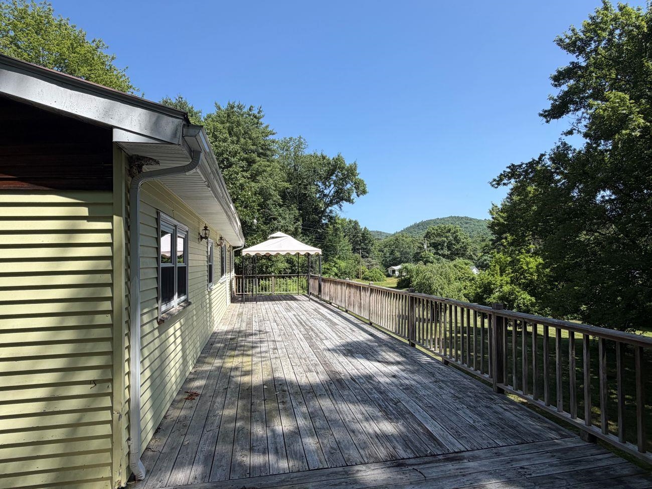 23 Jackson Dr, Hinsdale, NH 03451
