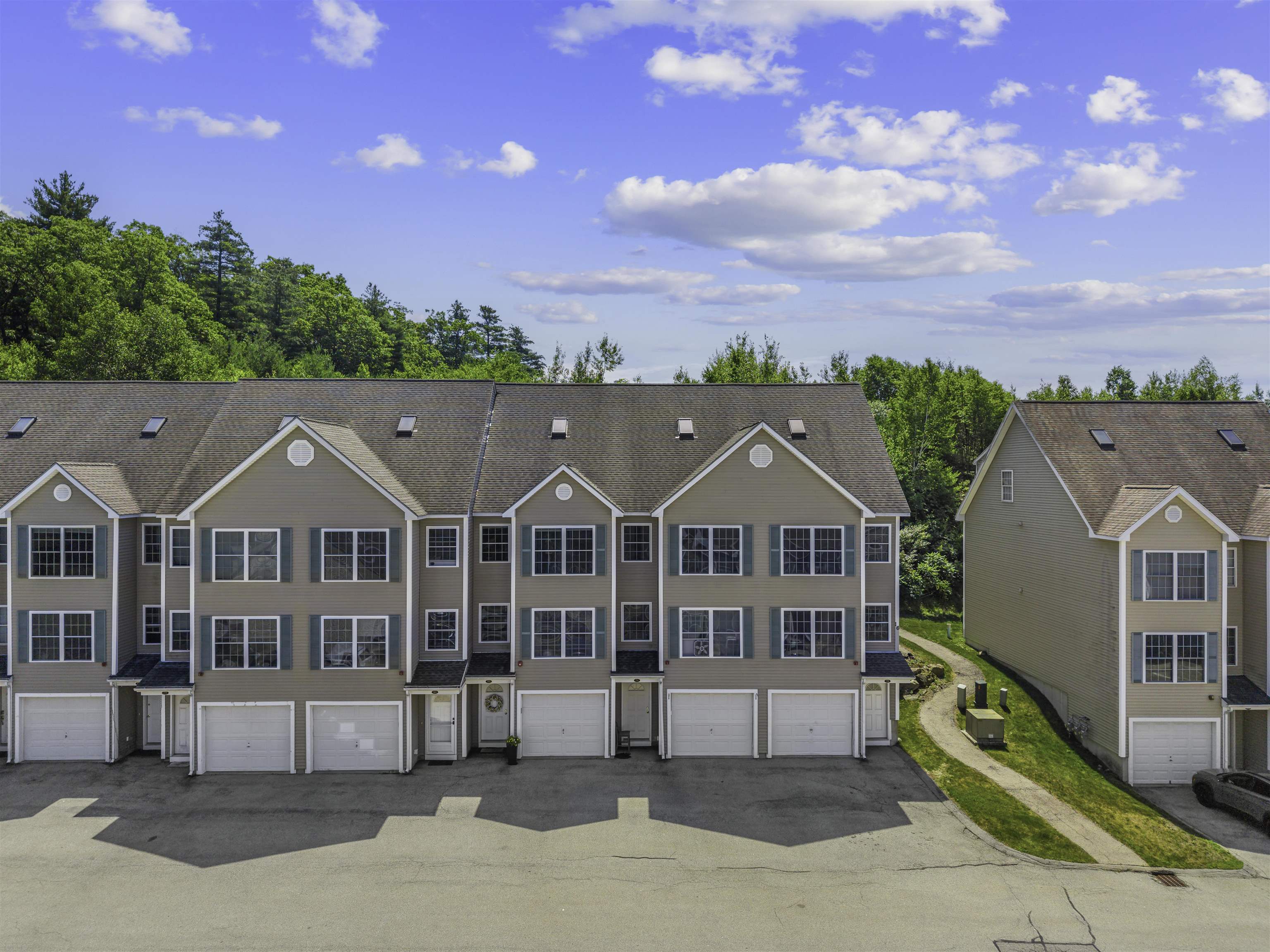 17 Tammy Ct #B, Hudson, NH 03051