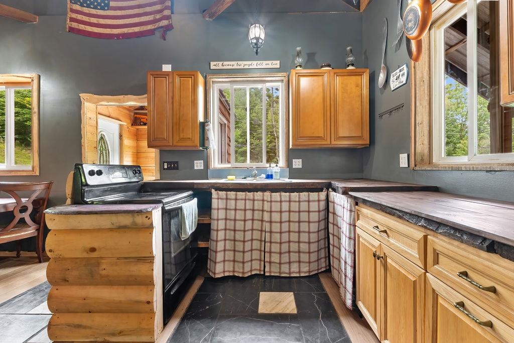 529 Maple St, Newport, NH 03773