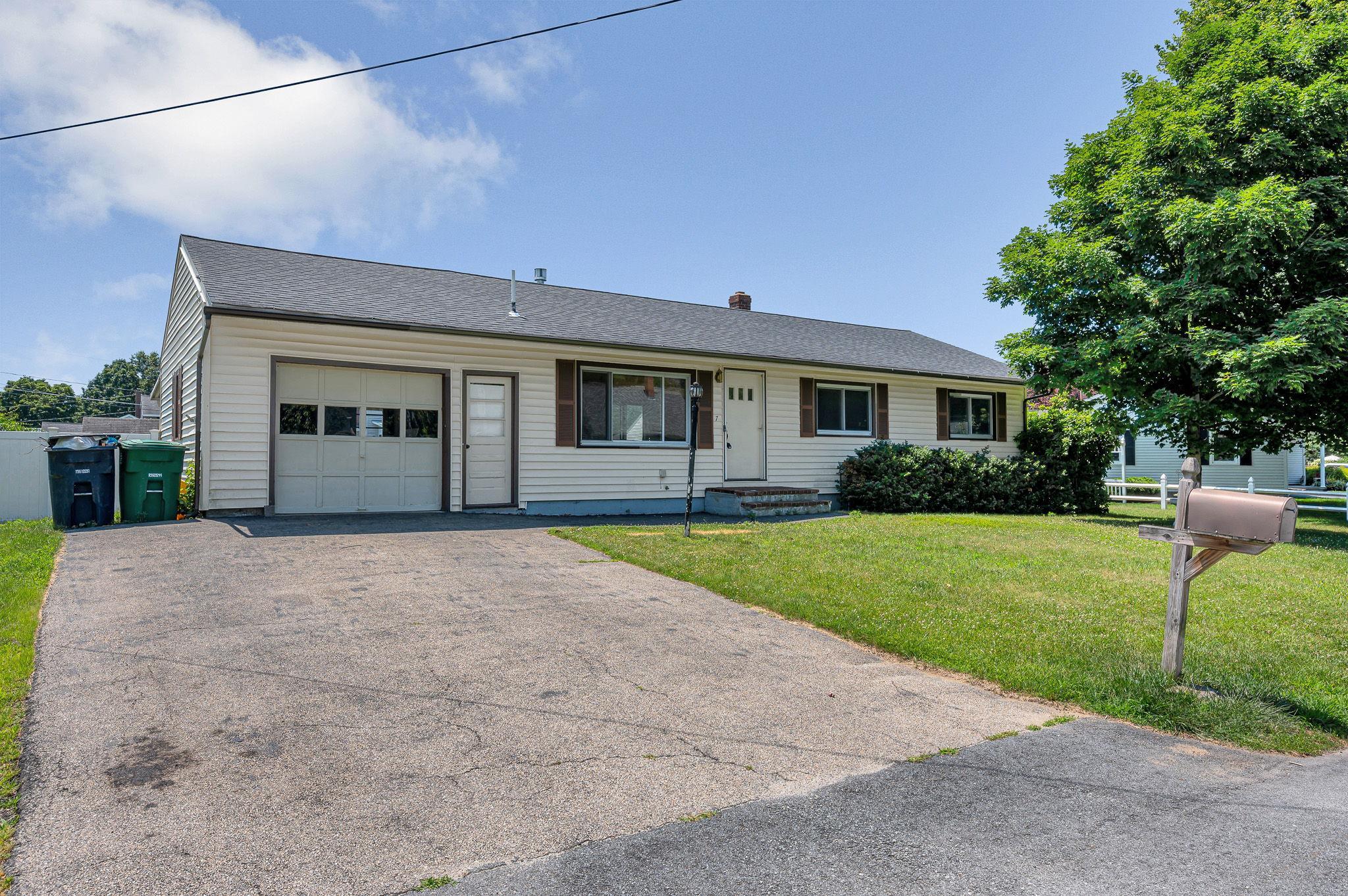 7 Raleigh Dr, Nashua, NH 03062