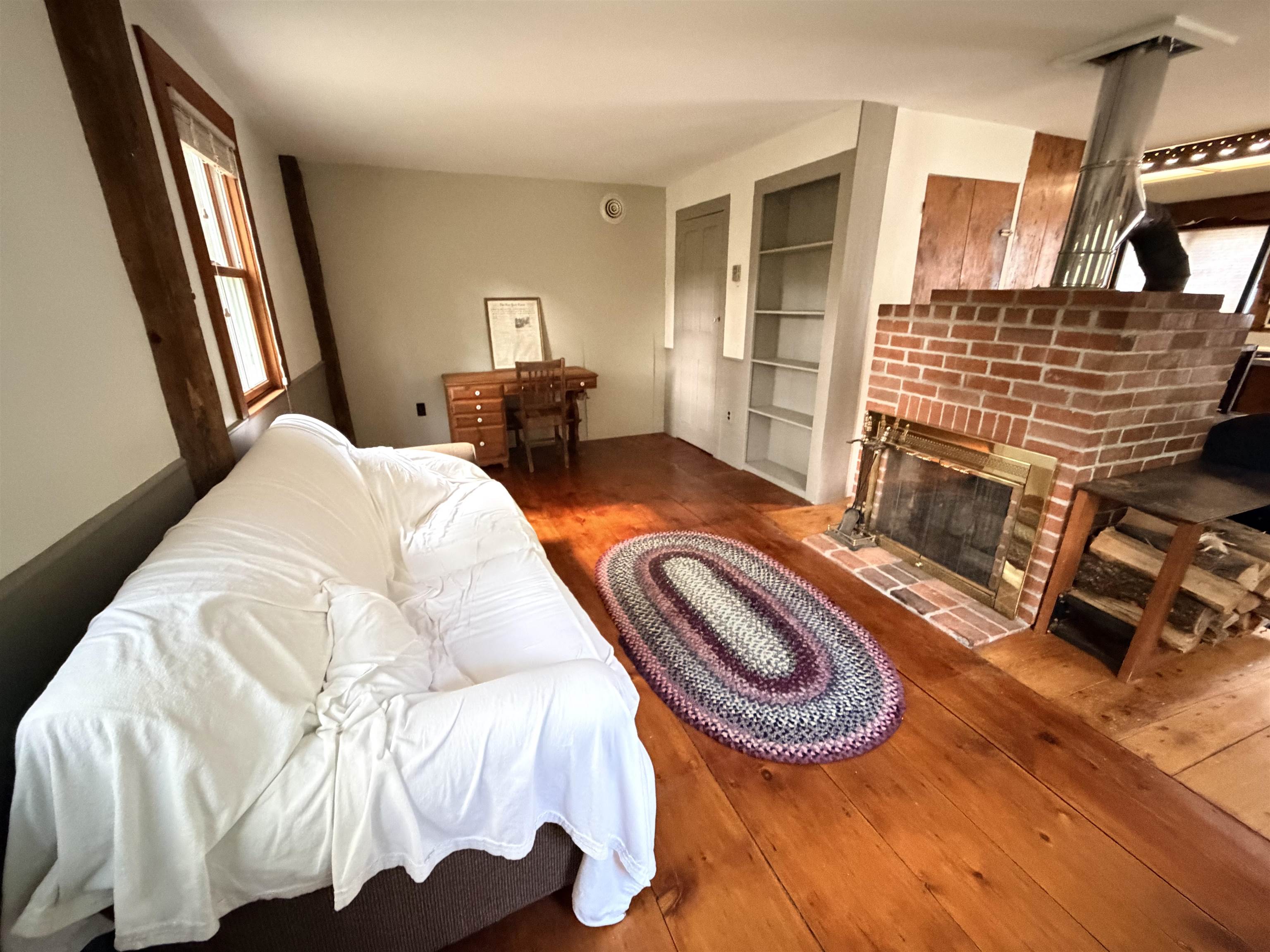 Living room with fireplace 25703196