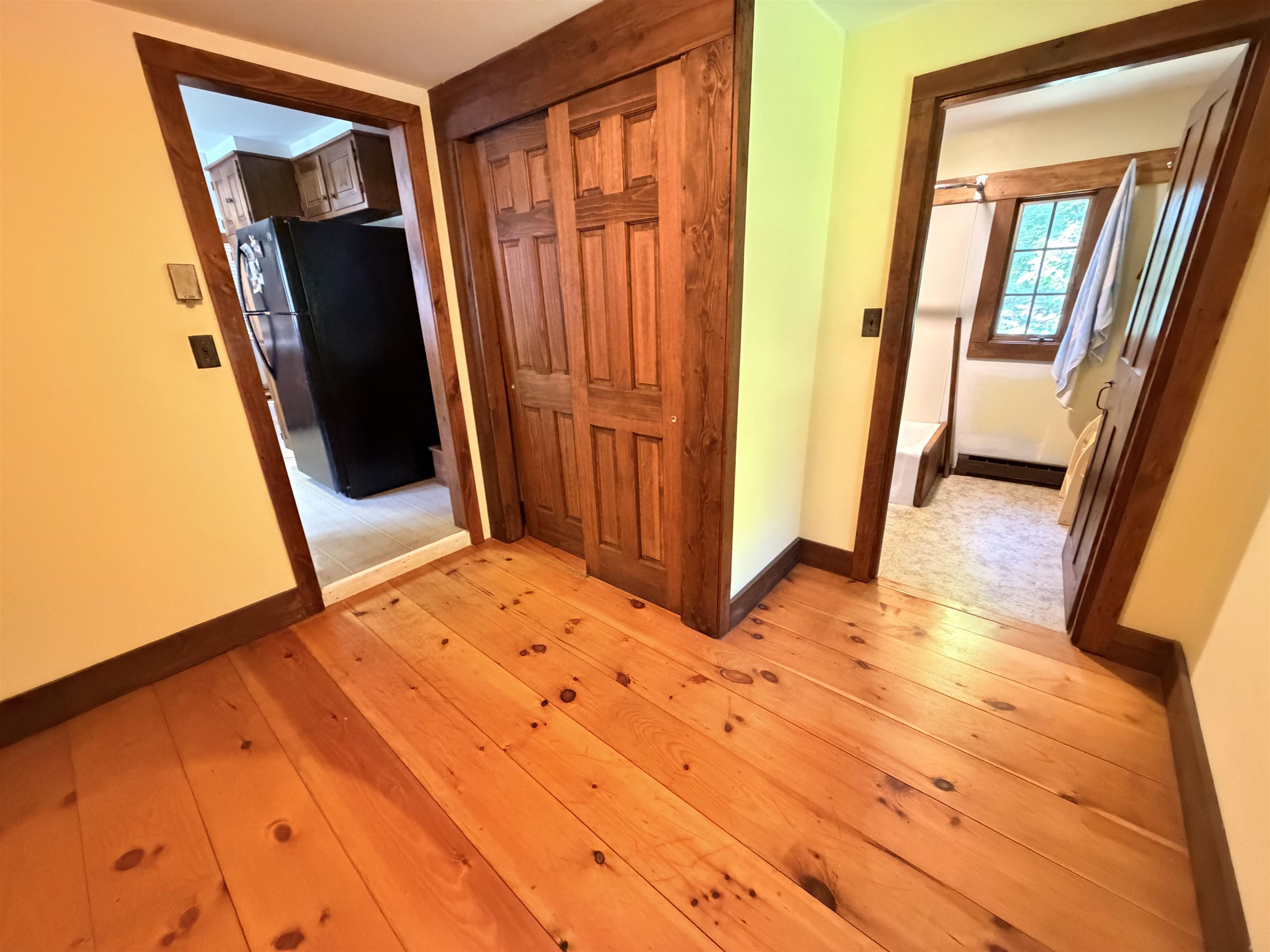 Room off Kitchen and bath 25703204