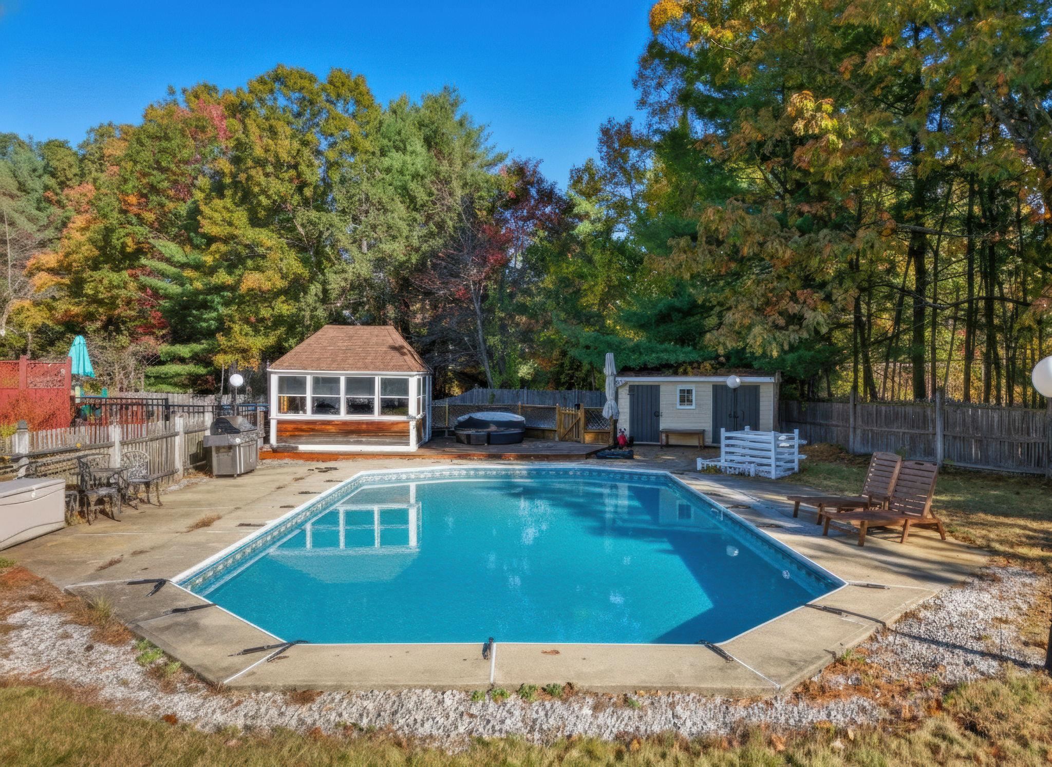 11 Wendover Way, Bedford, NH 03110