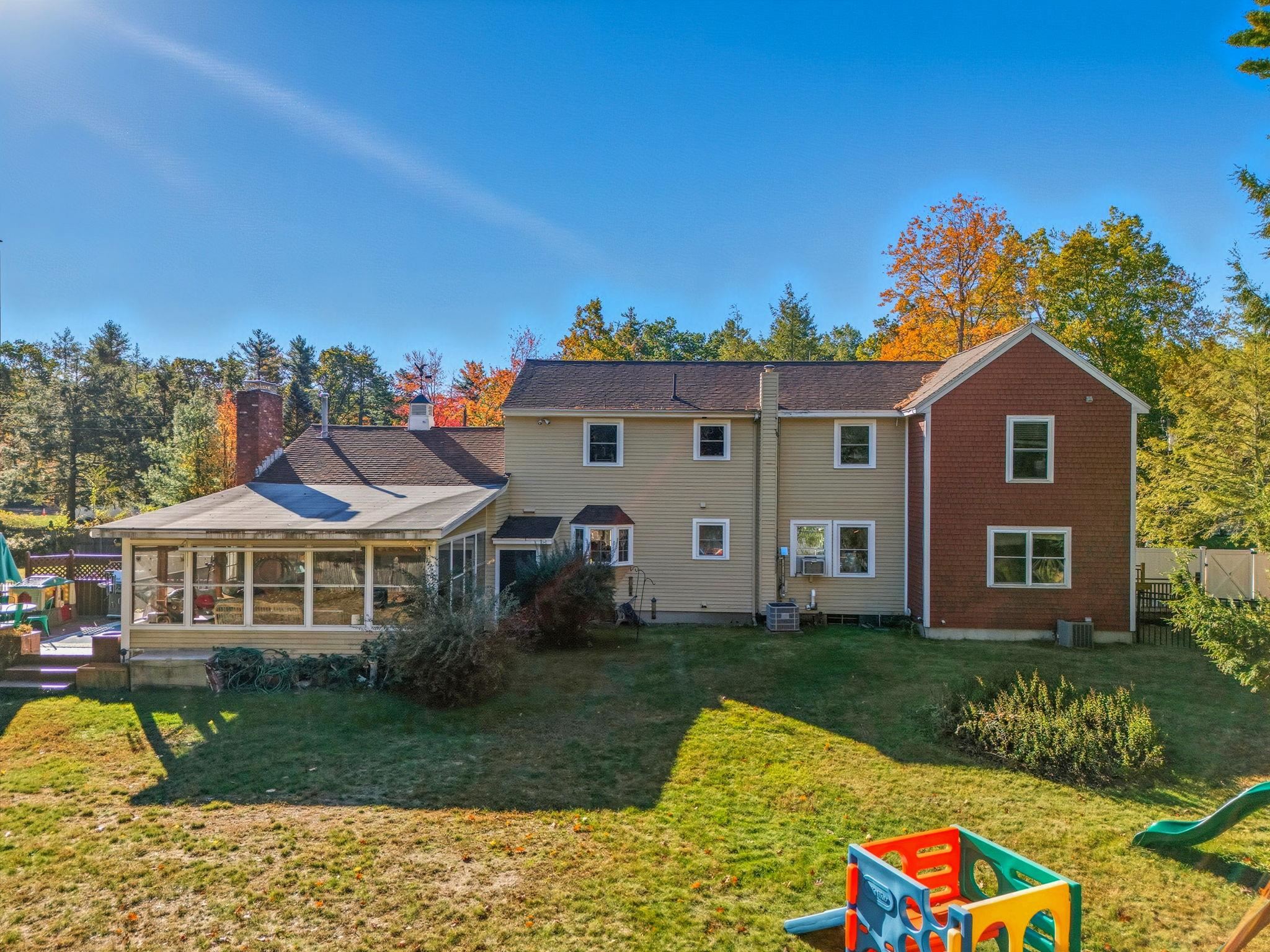 11 Wendover Way, Bedford, NH 03110